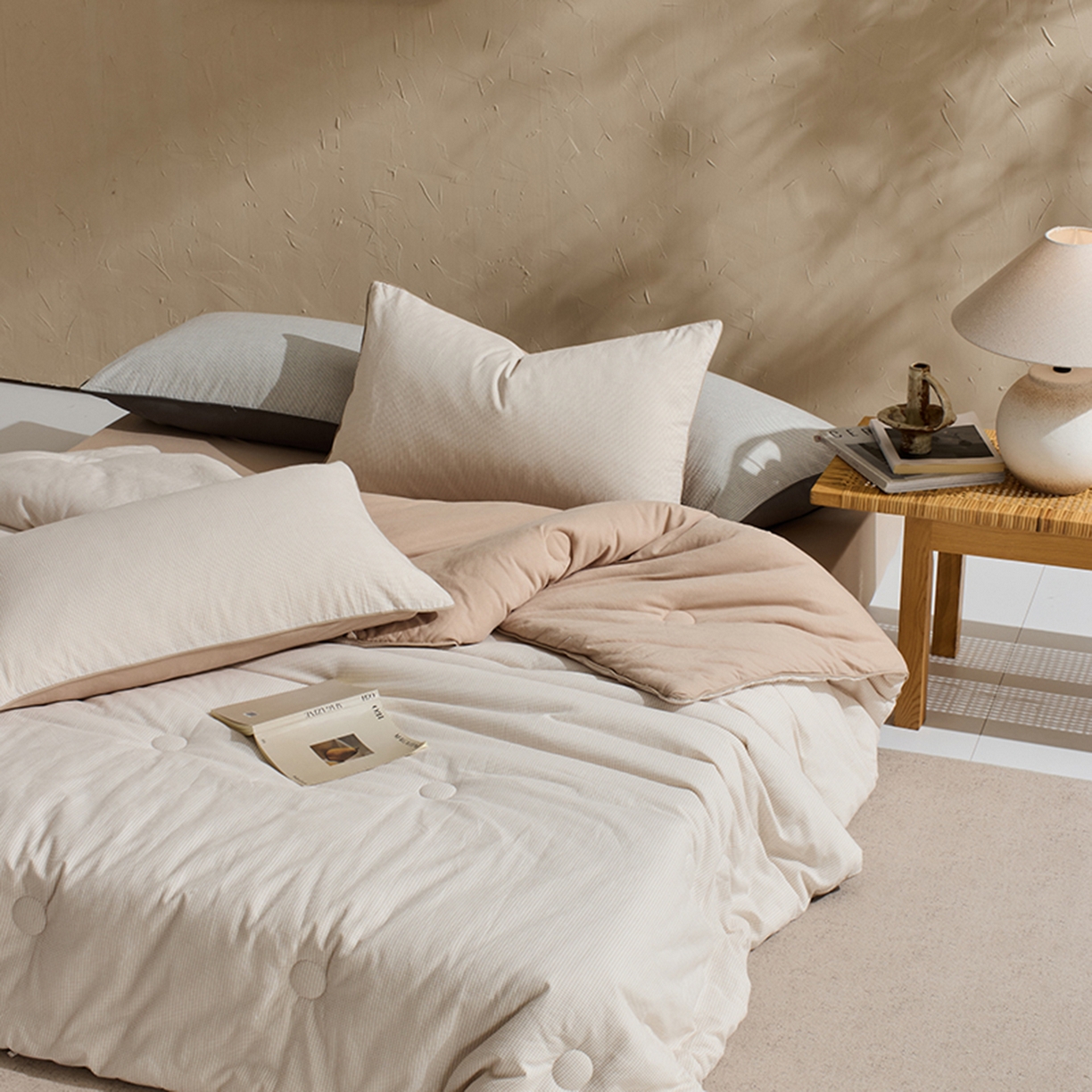 91家纺网 家纺一手货源 找家纺 LADYCOCO可可家居 2025新款针织+梭织被子（春秋被、冬被）被子被芯 星羽皱被子格子米色