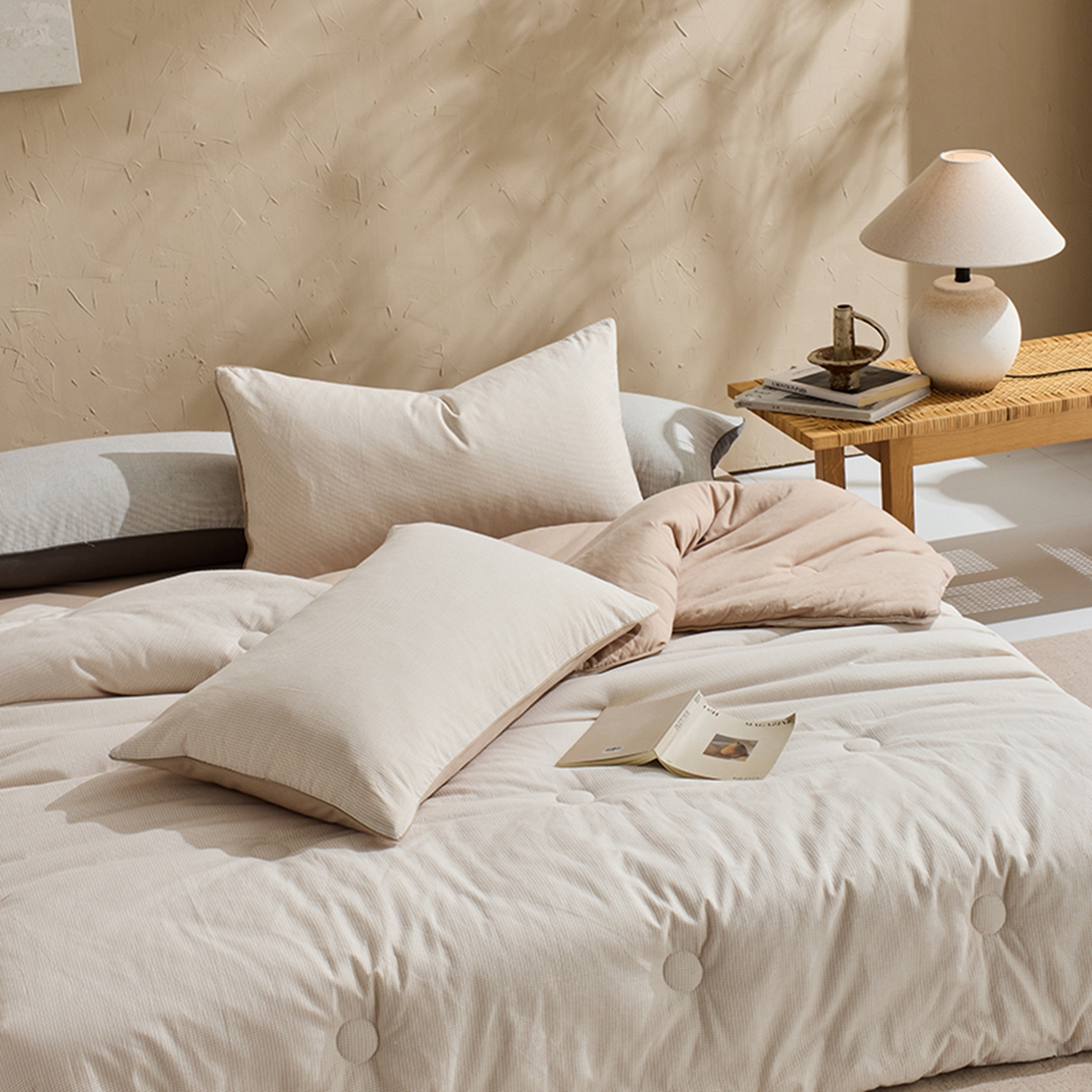 91家纺网 家纺一手货源 找家纺 LADYCOCO可可家居 2025新款针织+梭织被子（春秋被、冬被）被子被芯 星羽皱被子格子米色