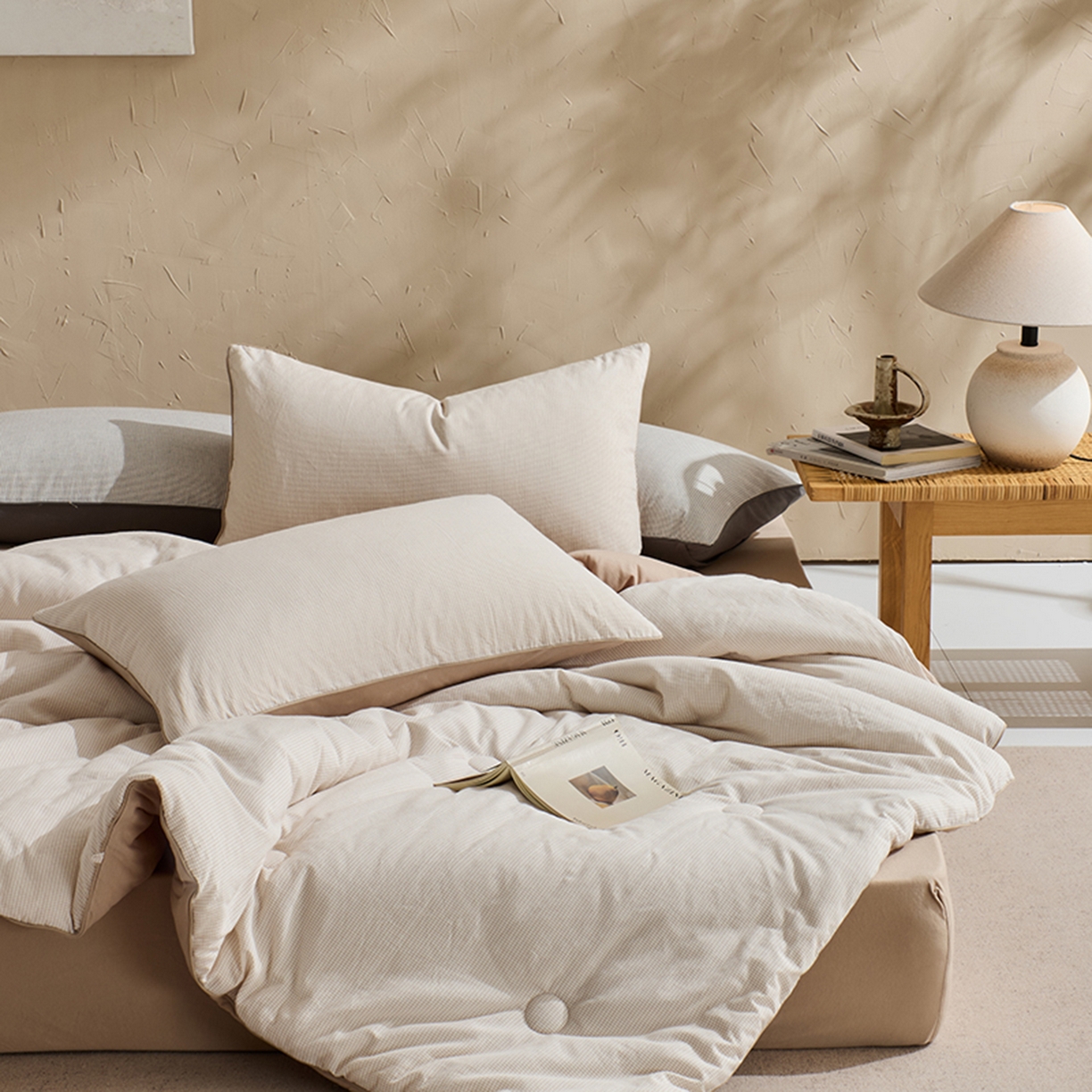 91家纺网 家纺一手货源 找家纺 LADYCOCO可可家居 2025新款针织+梭织被子（春秋被、冬被）被子被芯 星羽皱被子格子米色