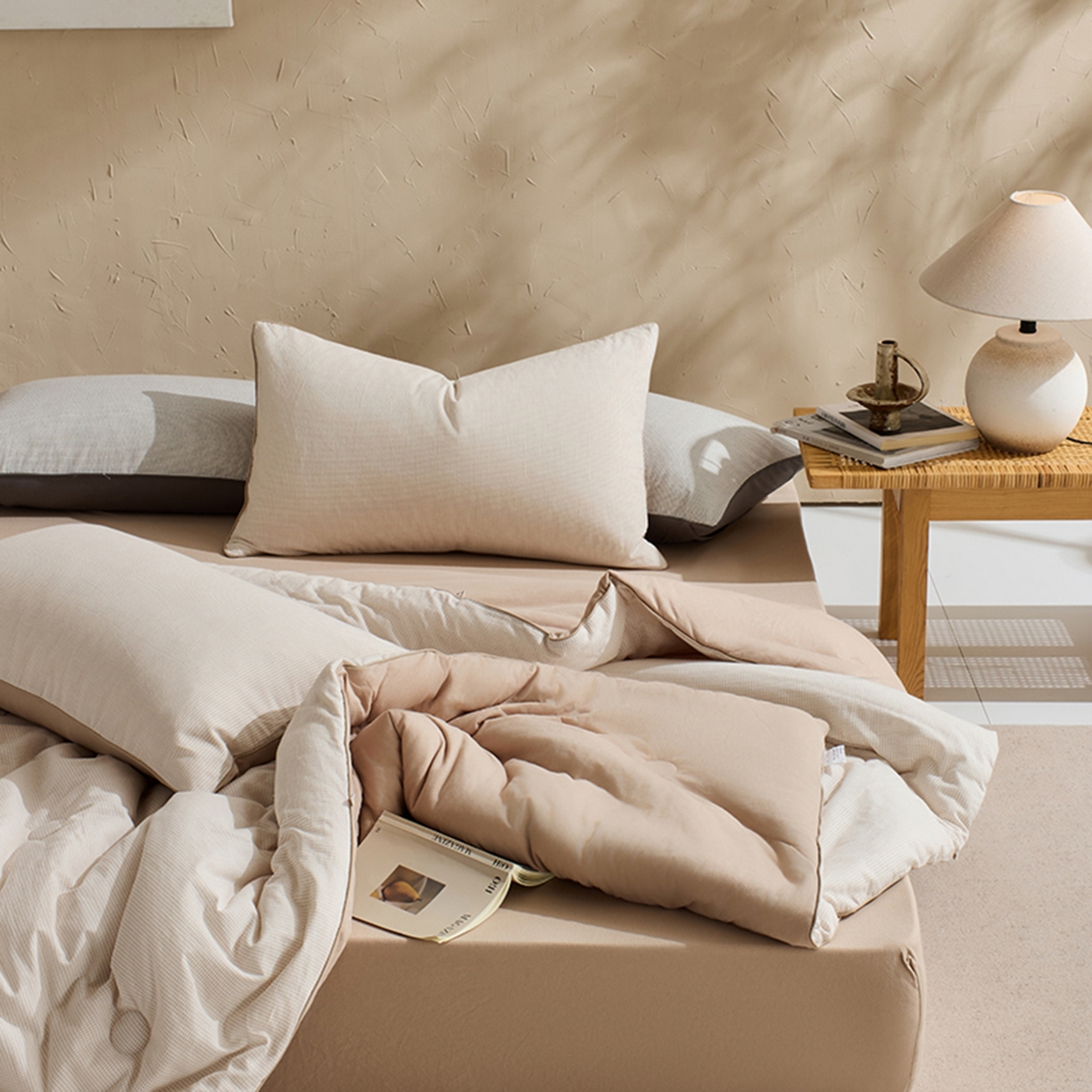 91家纺网 家纺一手货源 找家纺 LADYCOCO可可家居 2025新款针织+梭织被子（春秋被、冬被）被子被芯 星羽皱被子格子米色