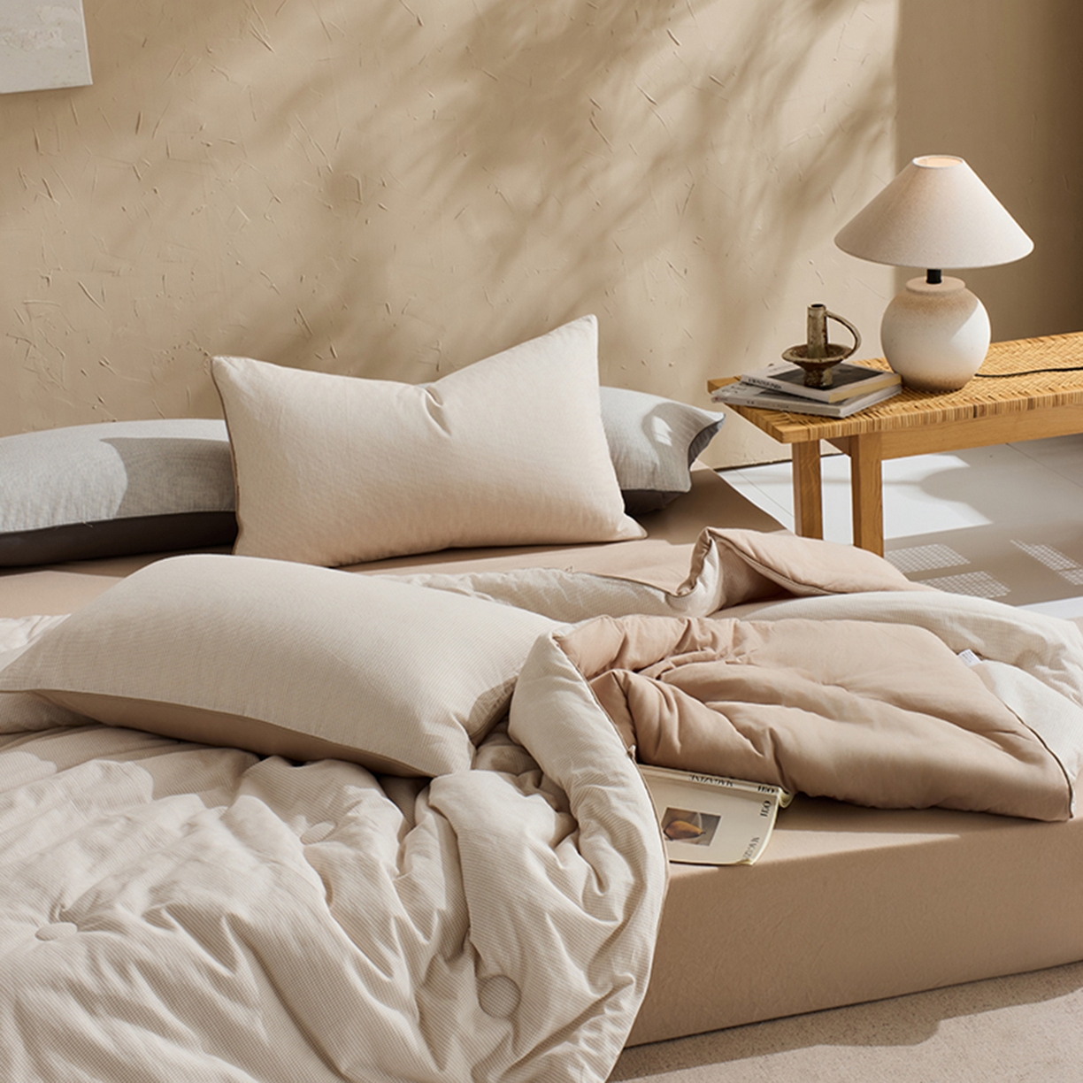 91家纺网 家纺一手货源 找家纺 LADYCOCO可可家居 2025新款针织+梭织被子（春秋被、冬被）被子被芯 星羽皱被子格子米色