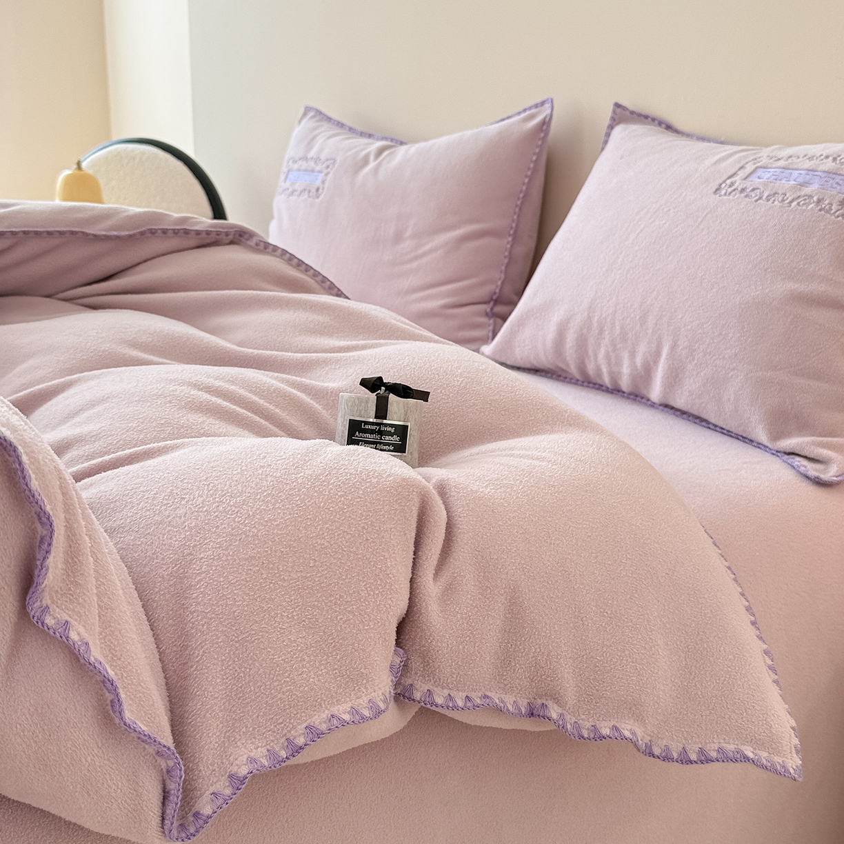 91家纺网 家纺一手货源 找家纺 懒猫家纺 2025新款A类贝壳绣纯色海獭绒四件套 落霞紫