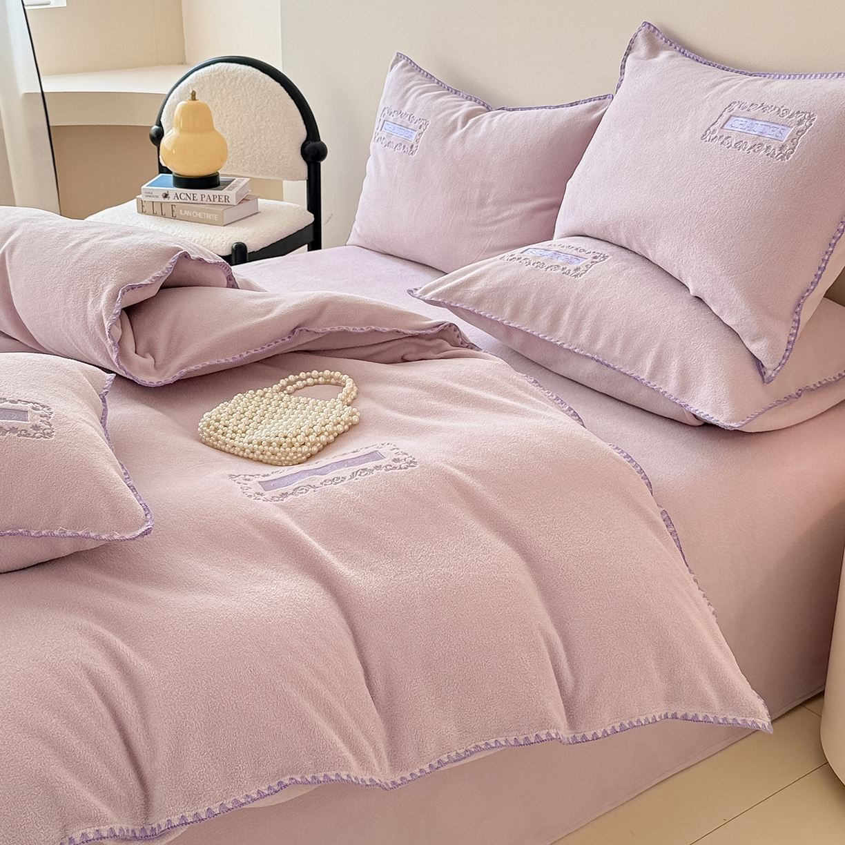 91家纺网 家纺一手货源 找家纺 懒猫家纺 2025新款A类贝壳绣纯色海獭绒四件套 落霞紫