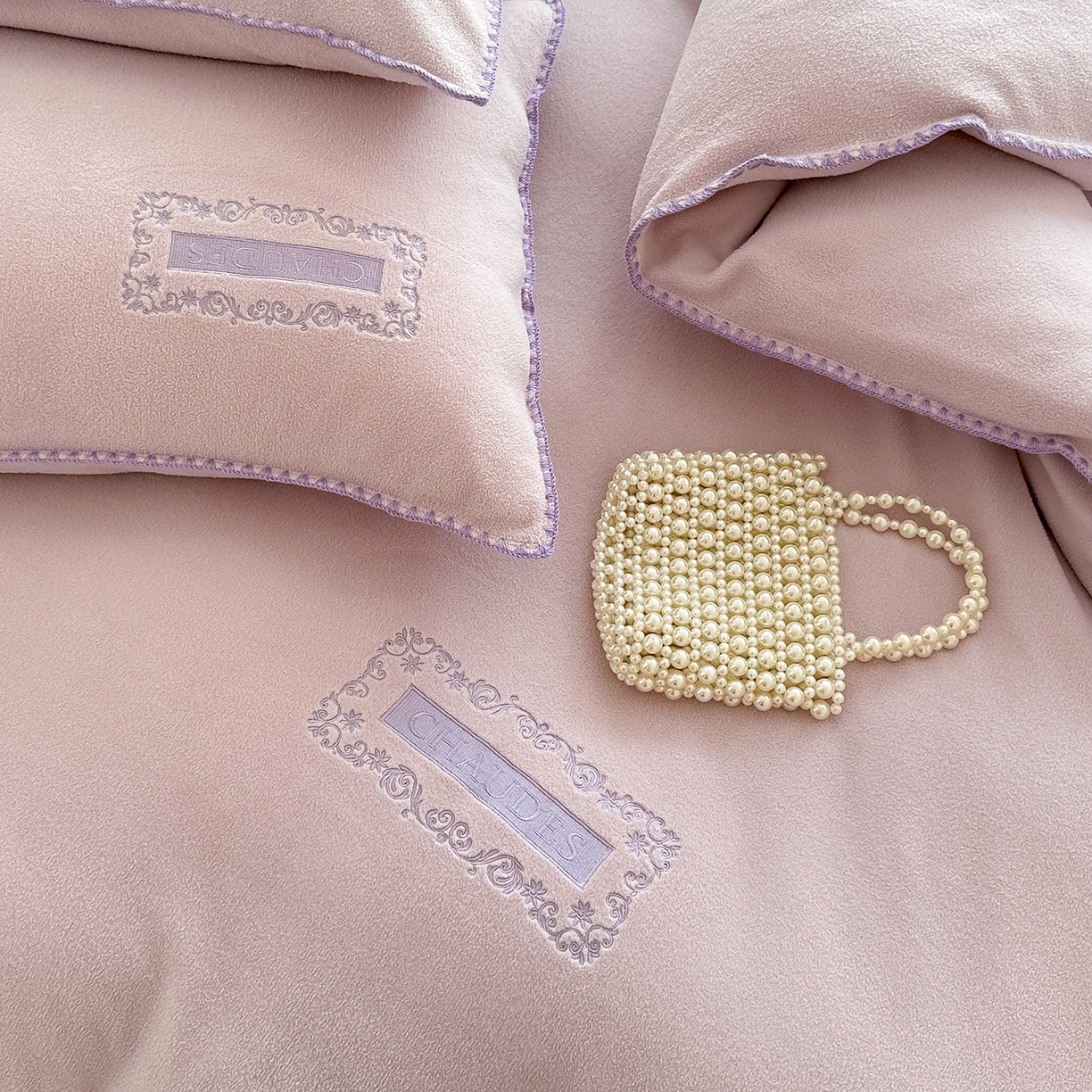 91家纺网 家纺一手货源 找家纺 懒猫家纺 2025新款A类贝壳绣纯色海獭绒四件套 落霞紫