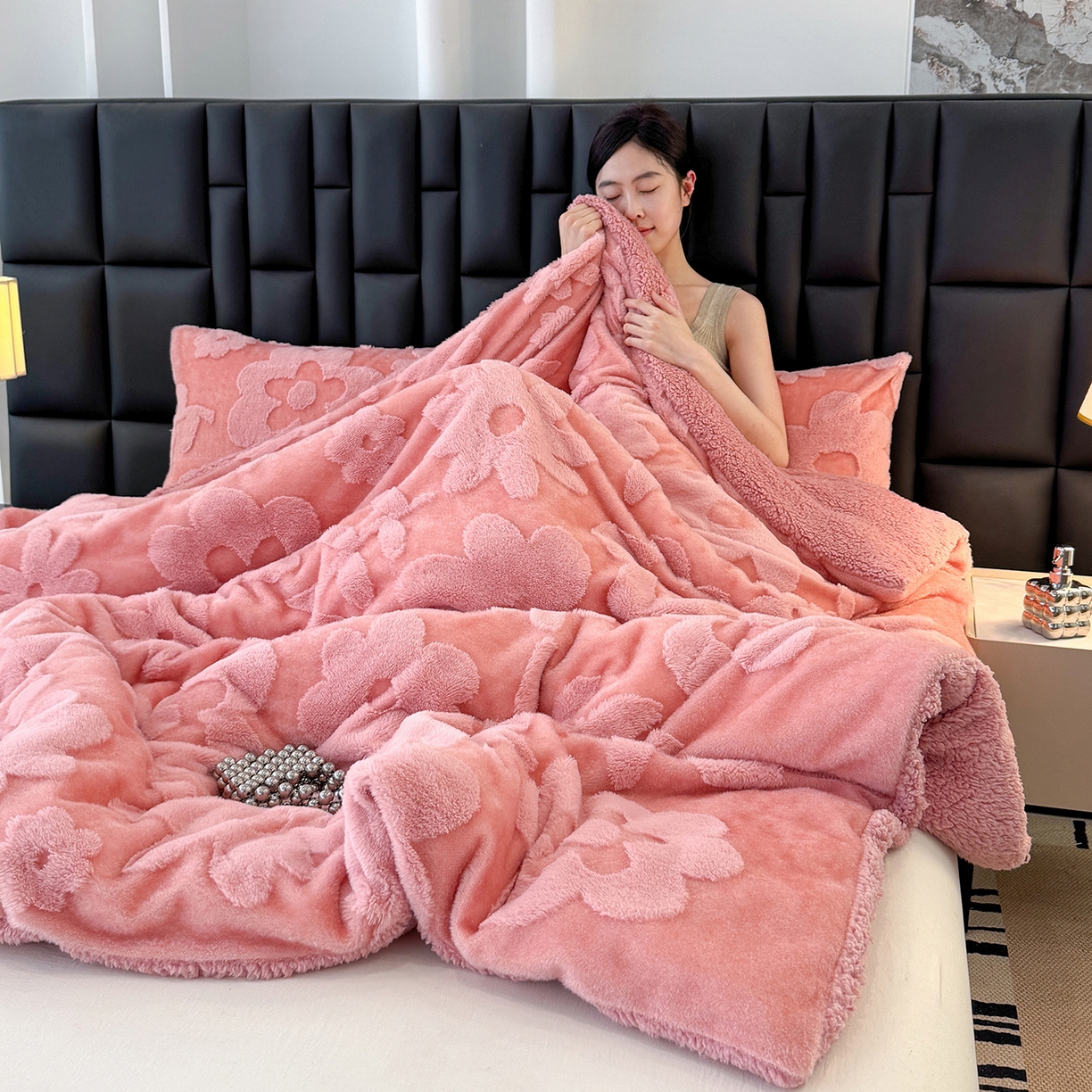 91家纺网 家纺一手货源 找家纺 （总）枋梢家纺 2025新款仿兔毛绒大抽条羊羔绒毛毯反包双层条纹羊羔绒法兰绒毛毯跨境外贸