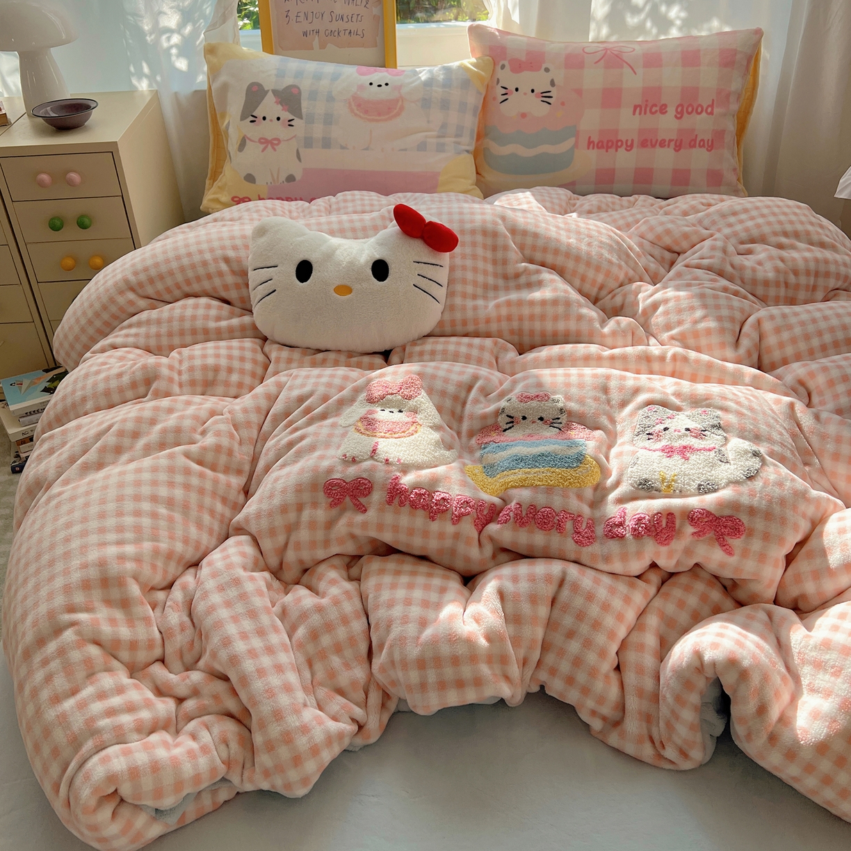 91家纺网 家纺一手货源 找家纺 （总）沐慕 2025新款牛奶绒加厚保暖毛巾绣四件套