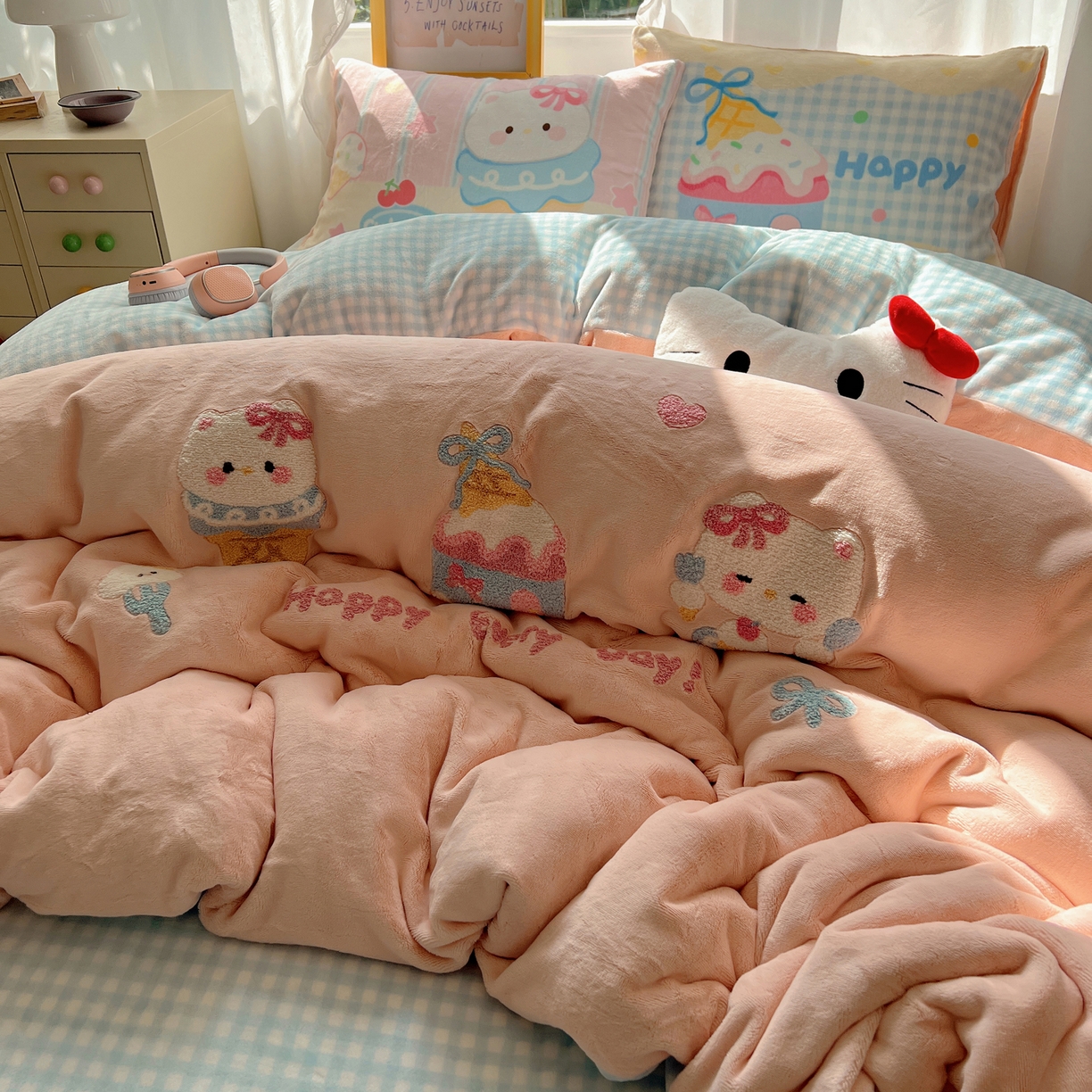 91家纺网 家纺一手货源 找家纺 （总）沐慕 2025新款牛奶绒加厚保暖毛巾绣四件套