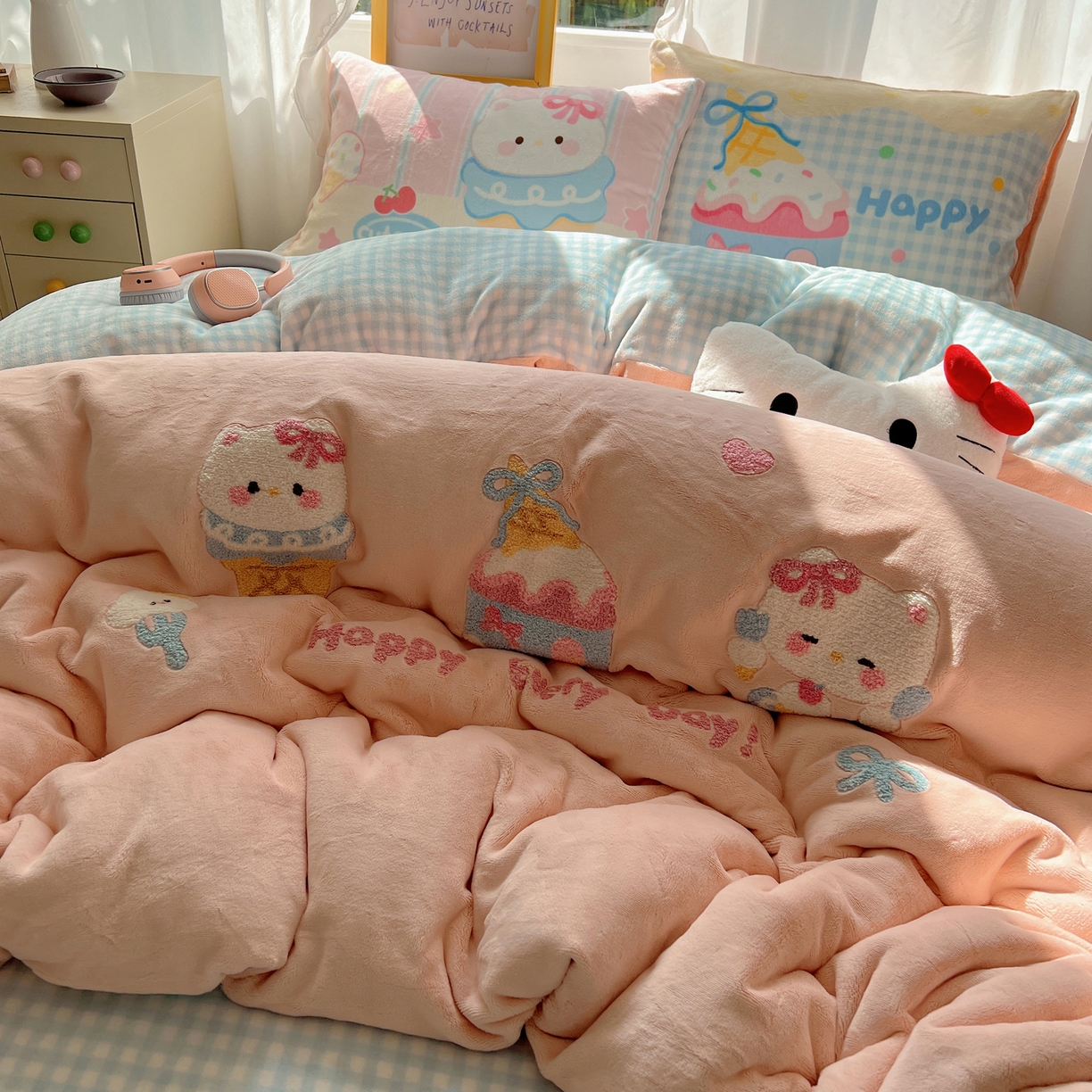 91家纺网 家纺一手货源 找家纺 （总）沐慕 2025新款牛奶绒加厚保暖毛巾绣四件套