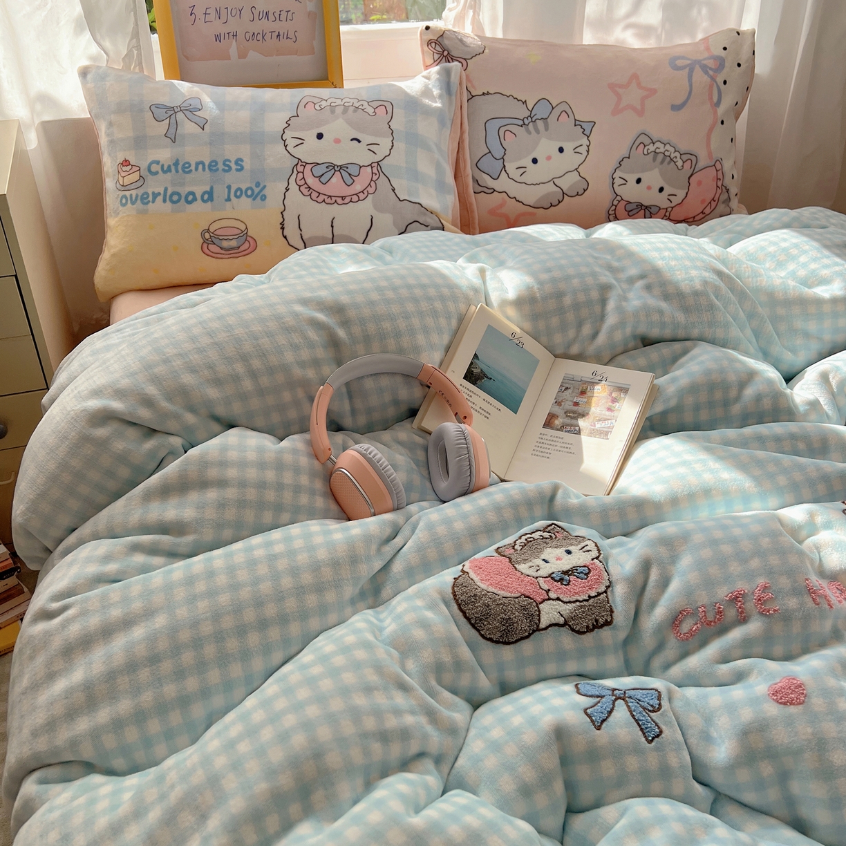 91家纺网 家纺一手货源 找家纺 沐慕 2025新款牛奶绒加厚保暖毛巾绣四件套 牛奶绒-猫咪日记