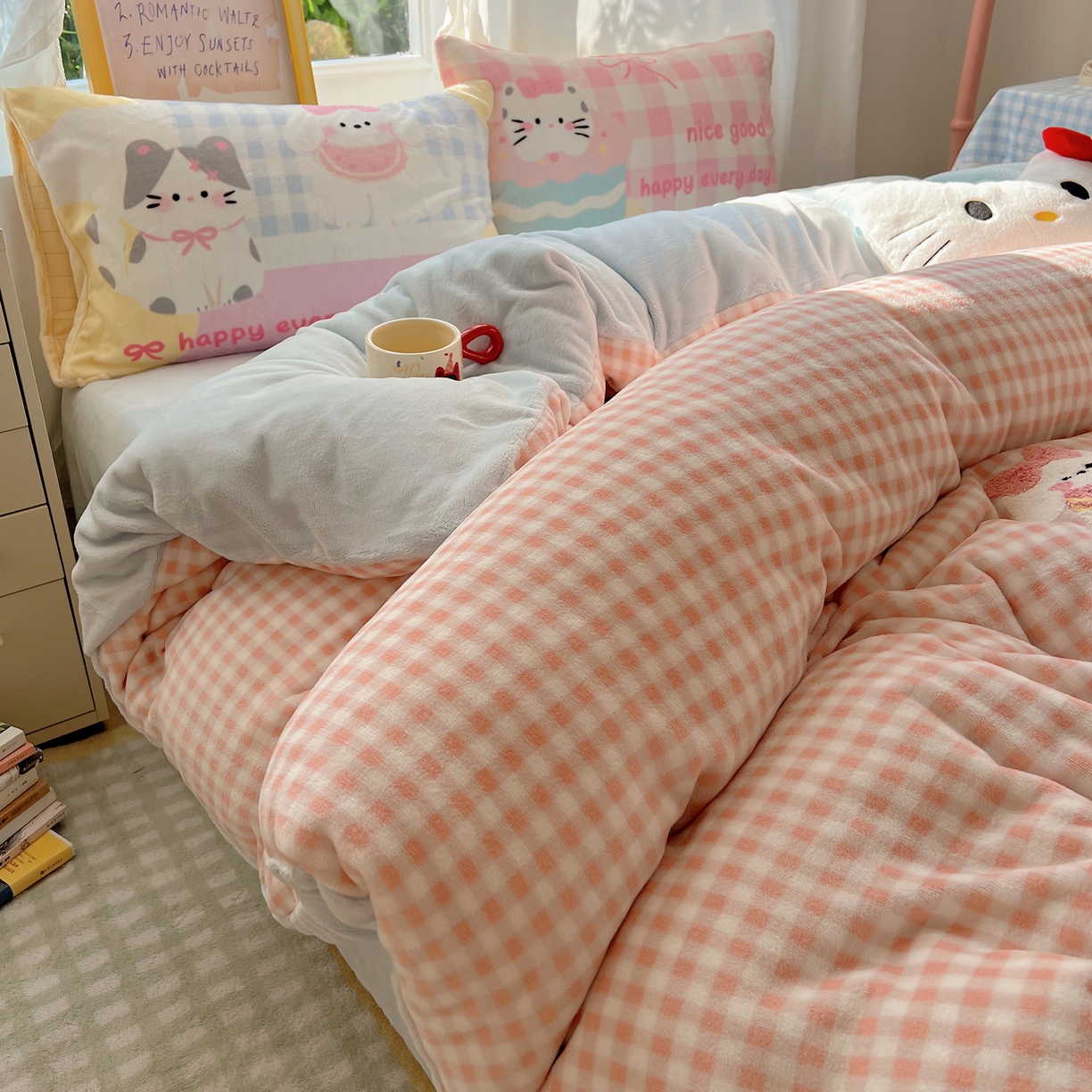 91家纺网 家纺一手货源 找家纺 沐慕 2025新款牛奶绒加厚保暖毛巾绣四件套 牛奶绒-可爱猫狗酱