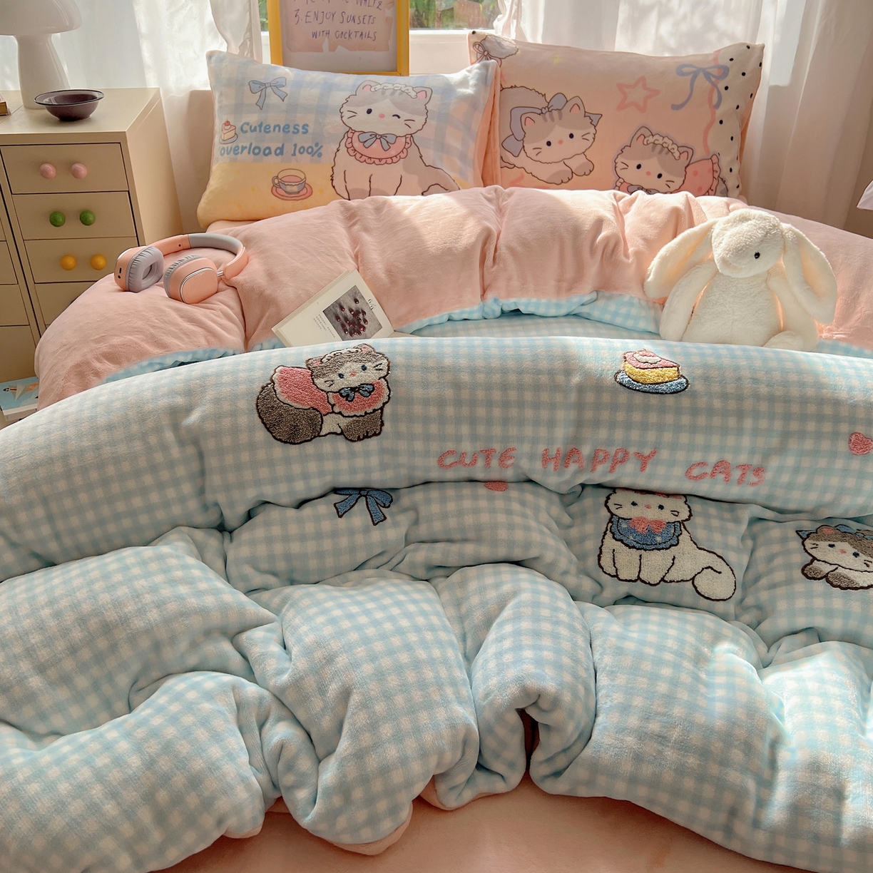 91家纺网 家纺一手货源 找家纺 沐慕 2025新款牛奶绒加厚保暖毛巾绣四件套 牛奶绒-猫咪日记