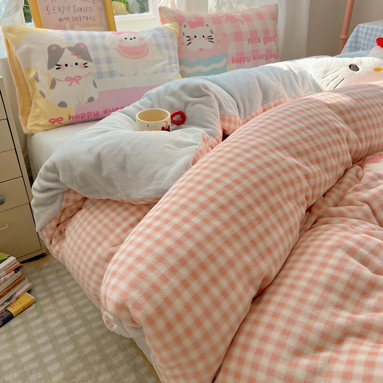 91家纺网 家纺一手货源 找家纺 沐慕 2025新款牛奶绒加厚保暖毛巾绣四件套 牛奶绒-可爱猫狗酱