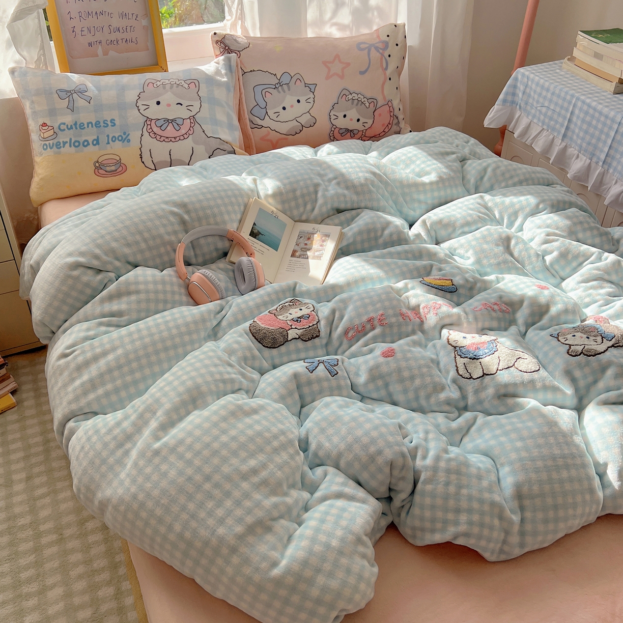 91家纺网 家纺一手货源 找家纺 沐慕 2025新款牛奶绒加厚保暖毛巾绣四件套 牛奶绒-猫咪日记