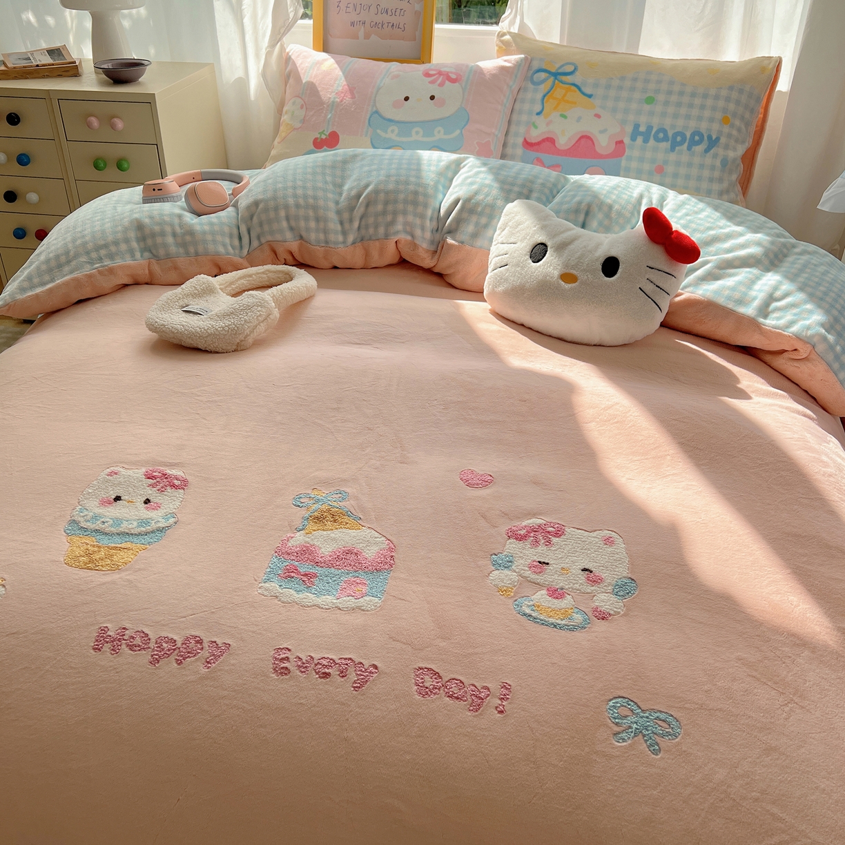 91家纺网 家纺一手货源 找家纺 沐慕 2025新款牛奶绒加厚保暖毛巾绣四件套 牛奶绒-蛋糕kt