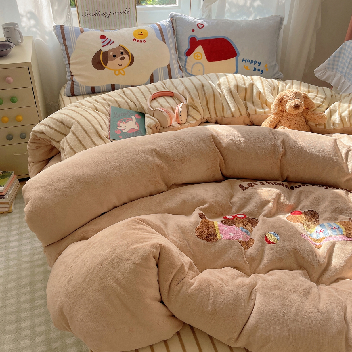 91家纺网 家纺一手货源 找家纺 沐慕 2025新款牛奶绒加厚保暖毛巾绣四件套 牛奶绒-腊肠狗