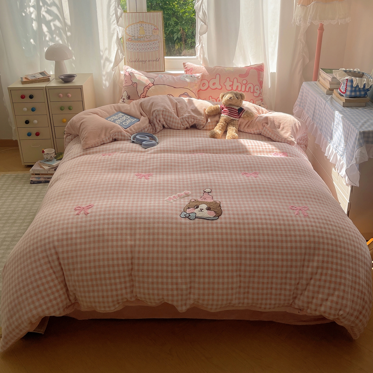 91家纺网 家纺一手货源 找家纺 沐慕 2025新款牛奶绒加厚保暖毛巾绣四件套 牛奶绒-蝴蝶结猫咪