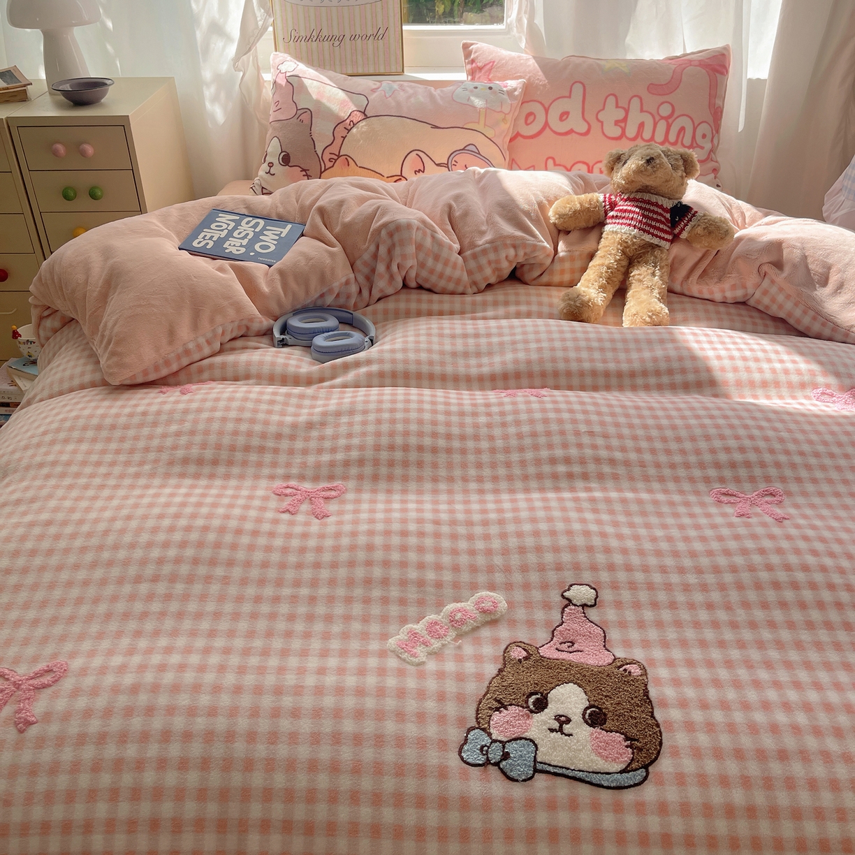 91家纺网 家纺一手货源 找家纺 沐慕 2025新款牛奶绒加厚保暖毛巾绣四件套 牛奶绒-蝴蝶结猫咪