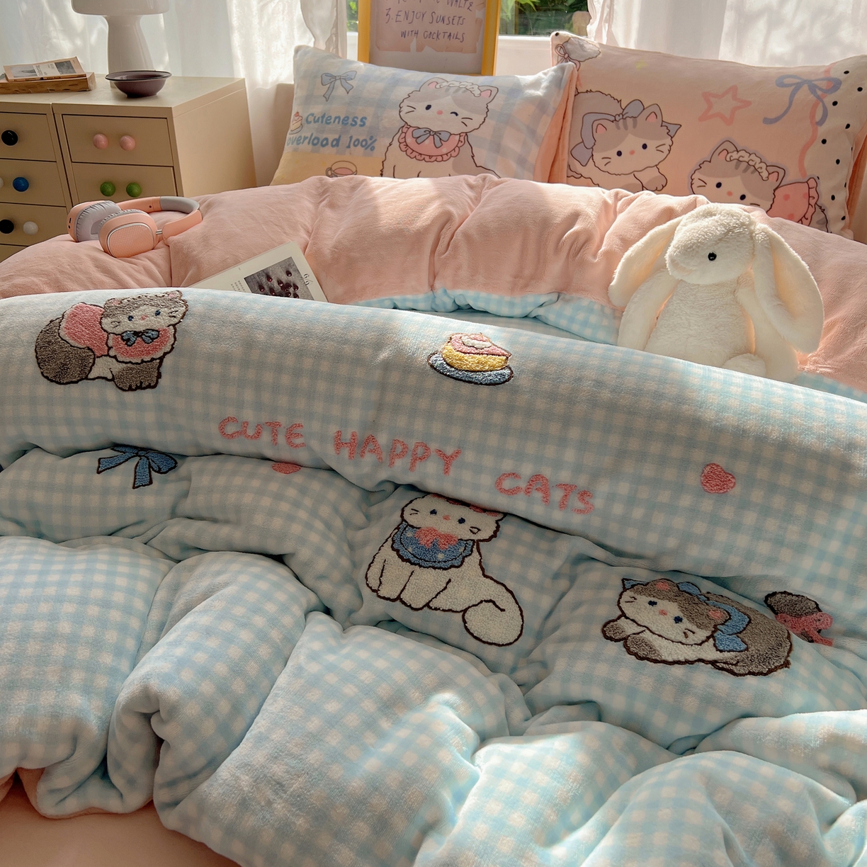 91家纺网 家纺一手货源 找家纺 沐慕 2025新款牛奶绒加厚保暖毛巾绣四件套 牛奶绒-猫咪日记