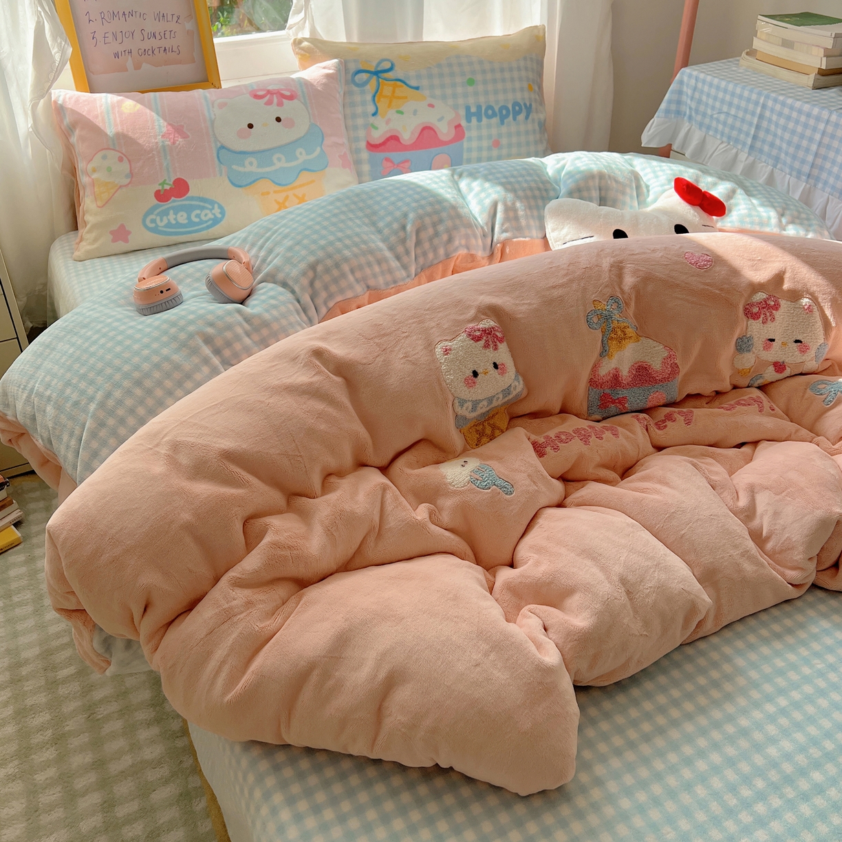 91家纺网 家纺一手货源 找家纺 沐慕 2025新款牛奶绒加厚保暖毛巾绣四件套 牛奶绒-蛋糕kt