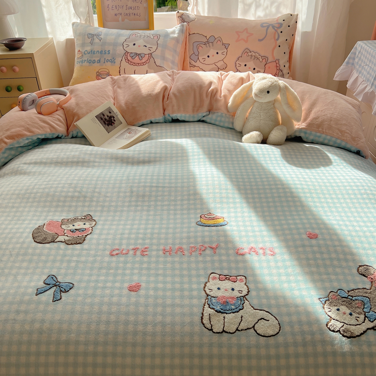 91家纺网 家纺一手货源 找家纺 沐慕 2025新款牛奶绒加厚保暖毛巾绣四件套 牛奶绒-猫咪日记