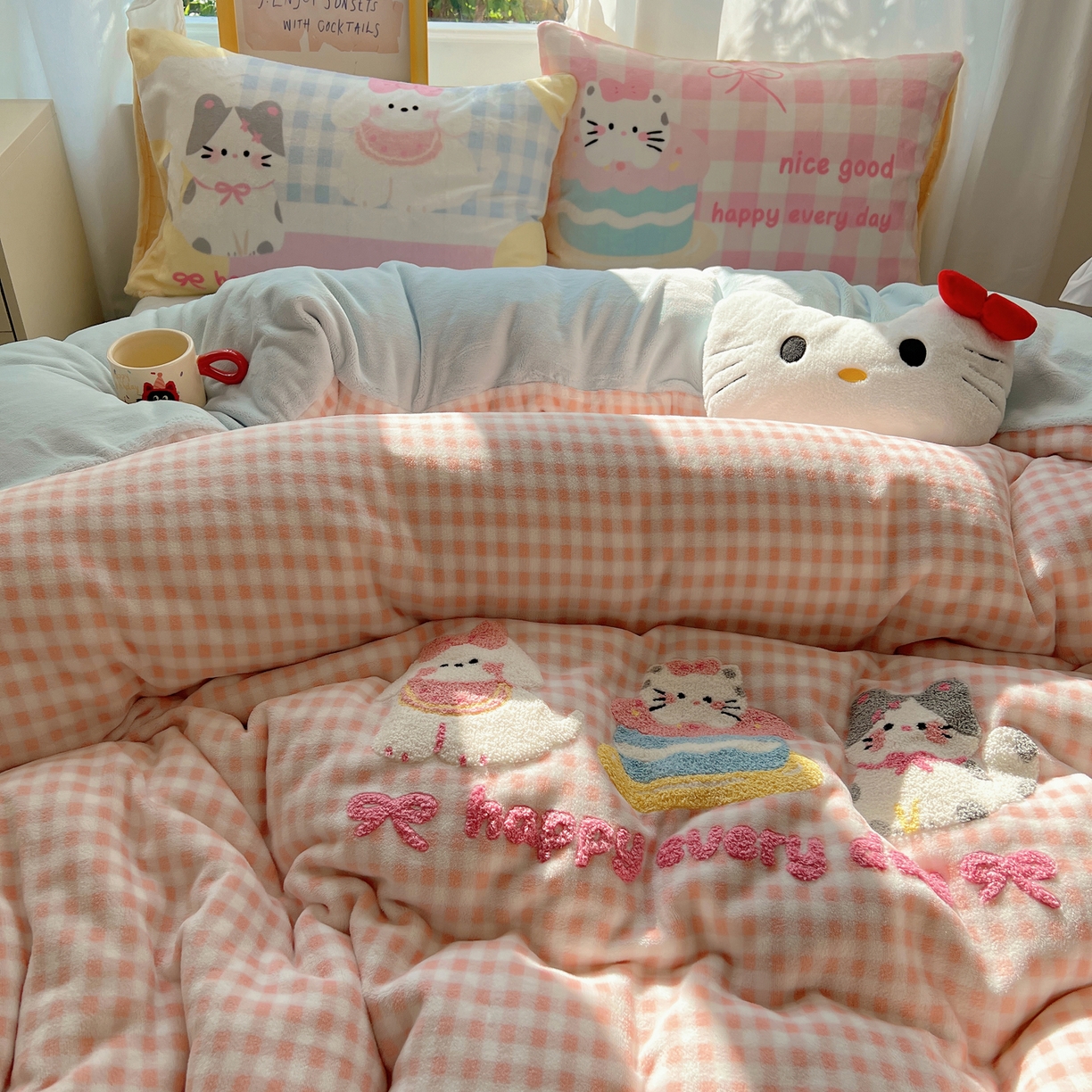 91家纺网 家纺一手货源 找家纺 沐慕 2025新款牛奶绒加厚保暖毛巾绣四件套 牛奶绒-可爱猫狗酱