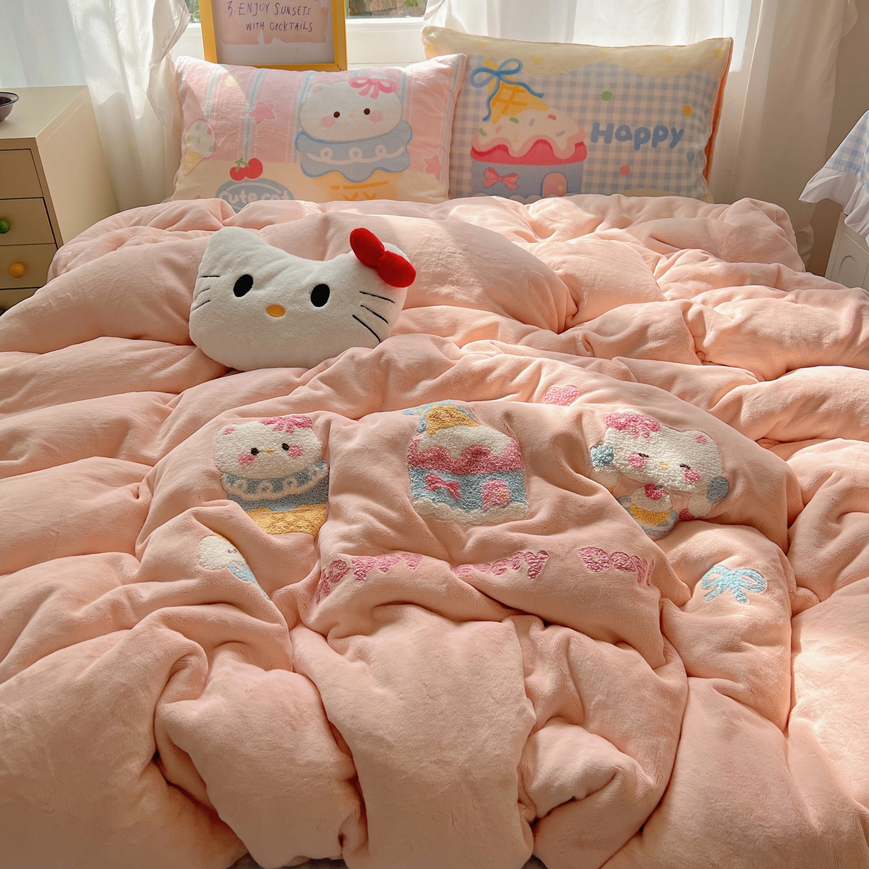 91家纺网 家纺一手货源 找家纺 沐慕 2025新款牛奶绒加厚保暖毛巾绣四件套 牛奶绒-蛋糕kt