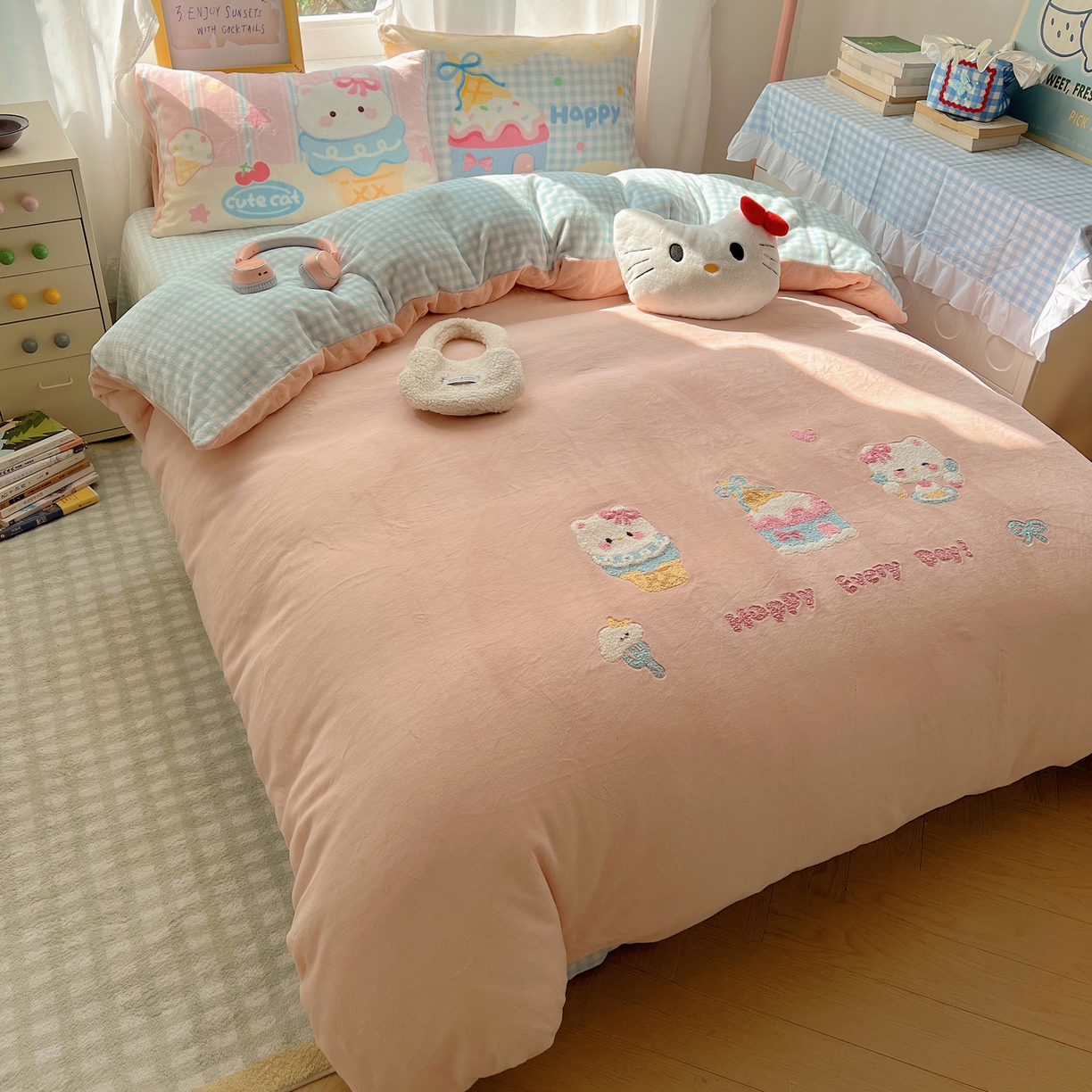 91家纺网 家纺一手货源 找家纺 沐慕 2025新款牛奶绒加厚保暖毛巾绣四件套 牛奶绒-蛋糕kt