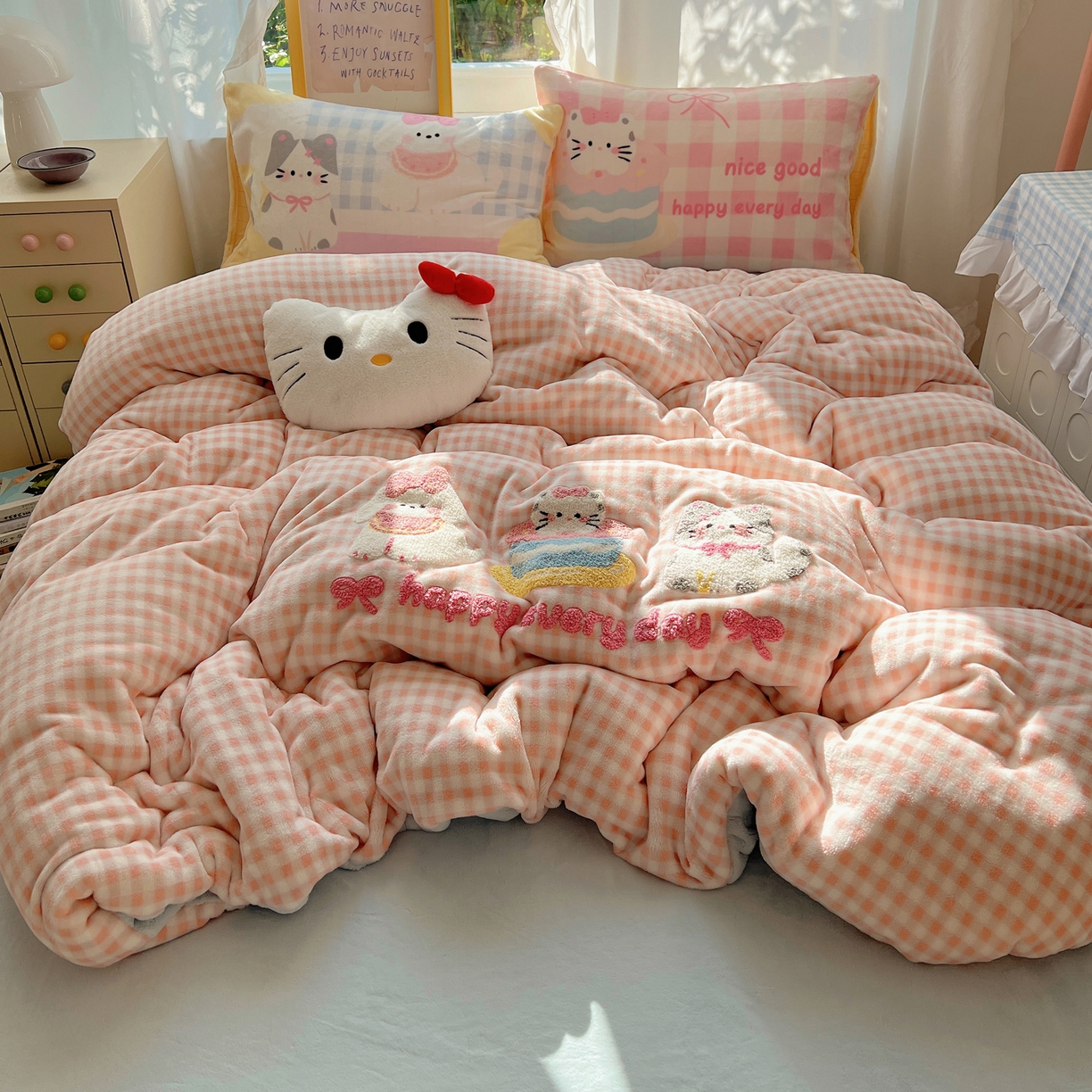 91家纺网 家纺一手货源 找家纺 沐慕 2025新款牛奶绒加厚保暖毛巾绣四件套 牛奶绒-可爱猫狗酱