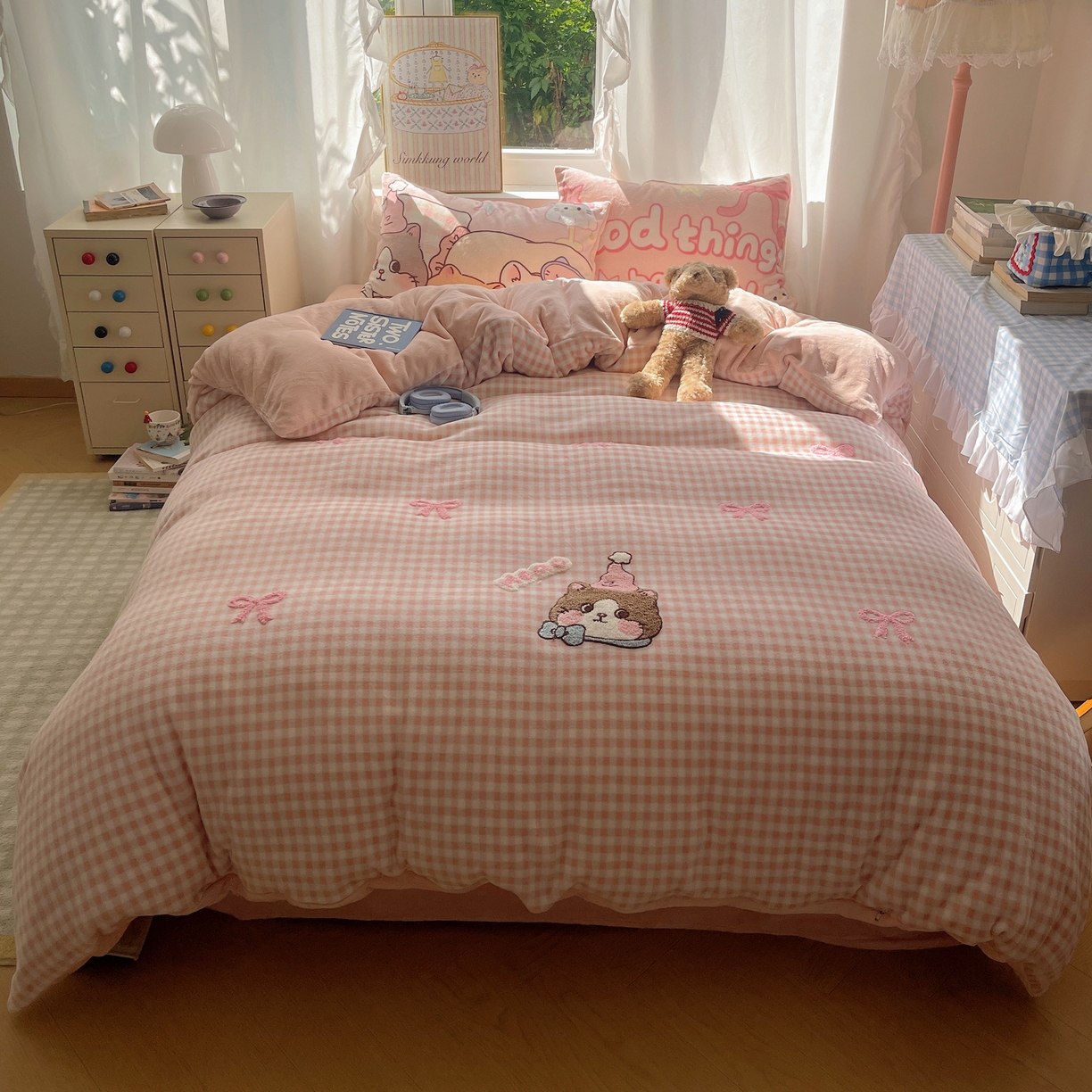 91家纺网 家纺一手货源 找家纺 沐慕 2025新款牛奶绒加厚保暖毛巾绣四件套 牛奶绒-蝴蝶结猫咪