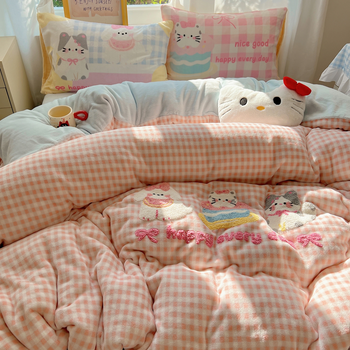 91家纺网 家纺一手货源 找家纺 沐慕 2025新款牛奶绒加厚保暖毛巾绣四件套 牛奶绒-可爱猫狗酱