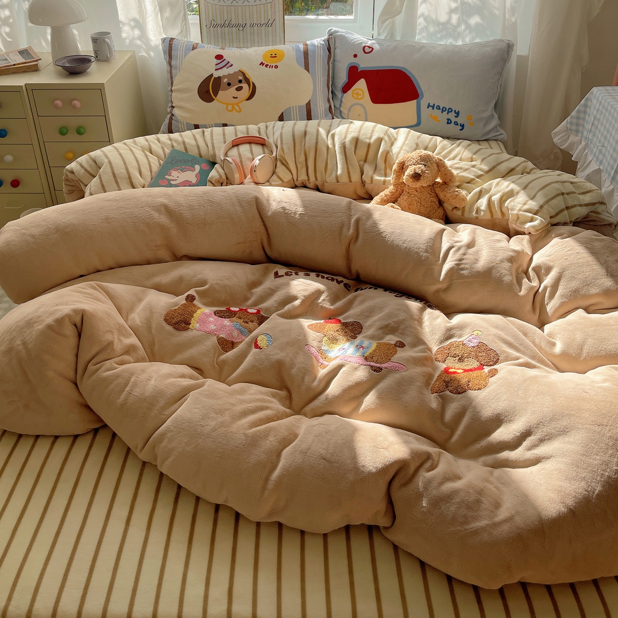 91家纺网 家纺一手货源 找家纺 沐慕 2025新款牛奶绒加厚保暖毛巾绣四件套 牛奶绒-腊肠狗