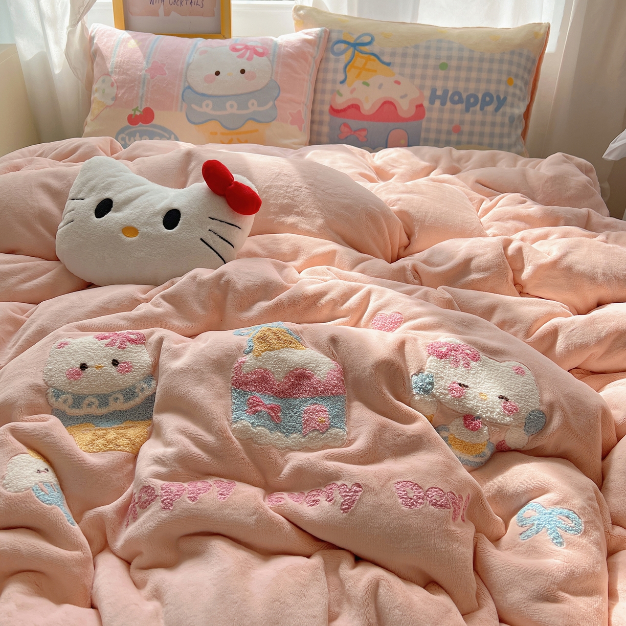 91家纺网 家纺一手货源 找家纺 沐慕 2025新款牛奶绒加厚保暖毛巾绣四件套 牛奶绒-蛋糕kt