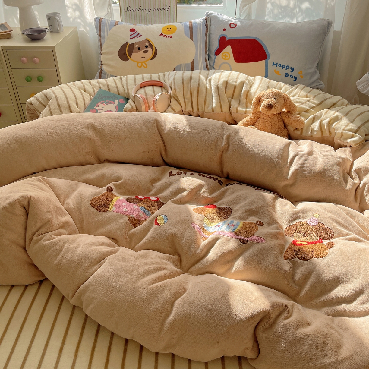 91家纺网 家纺一手货源 找家纺 沐慕 2025新款牛奶绒加厚保暖毛巾绣四件套 牛奶绒-腊肠狗