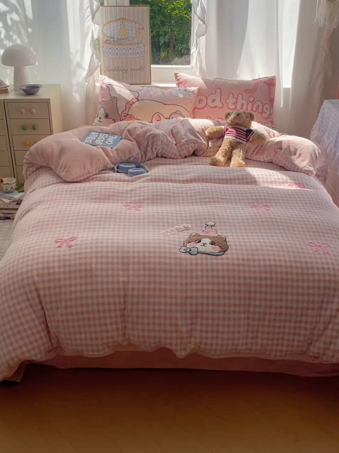 91家纺网 家纺一手货源 找家纺 沐慕 2025新款牛奶绒加厚保暖毛巾绣四件套 牛奶绒-蝴蝶结猫咪