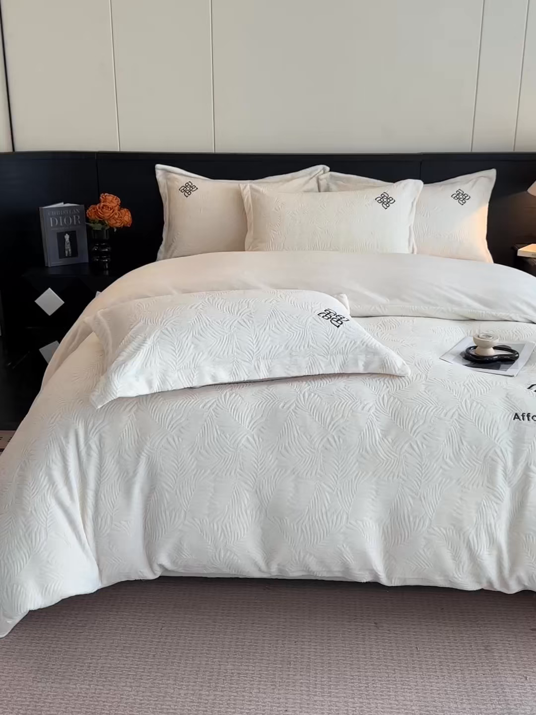 91家纺网 家纺一手货源 找家纺 （总）慕晨 2025新款立体提花绒简约风格高克重雕花加厚牛奶绒四件套