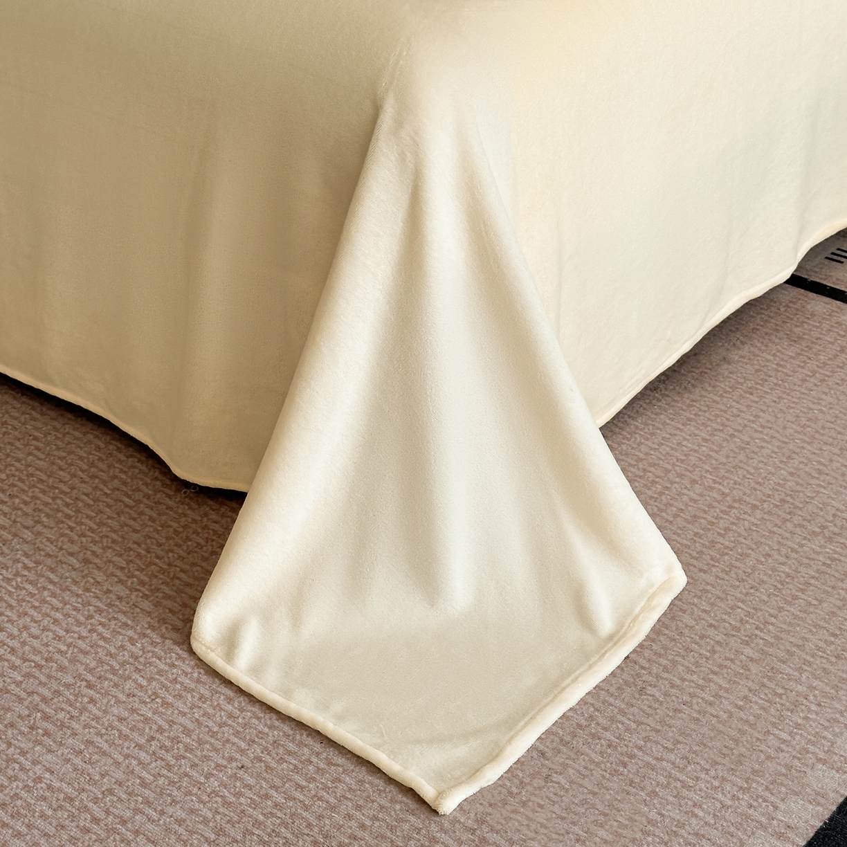 91家纺网 家纺一手货源 找家纺 （总）慕晨 2025新款立体提花绒简约风格高克重雕花加厚牛奶绒四件套