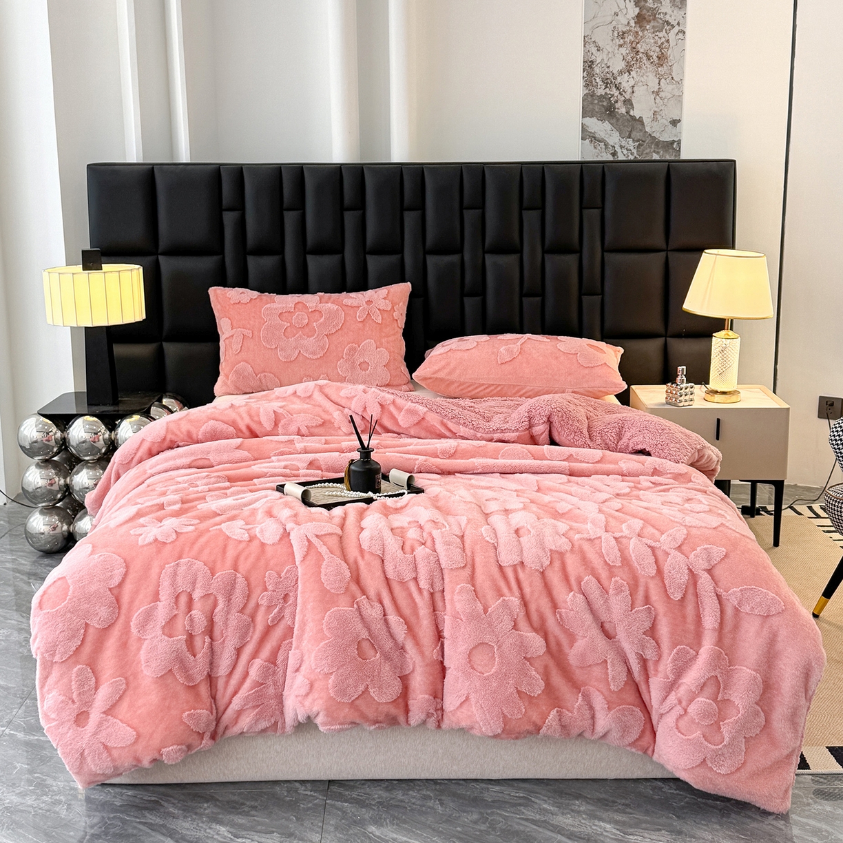 91家纺网 家纺一手货源 找家纺 枋梢家纺 2025新款亮丝兔毛绒兔毛提花暖居花漾羊羔绒 双层加厚保暖盖毯 居家午睡保暖毯 花漾-粉色