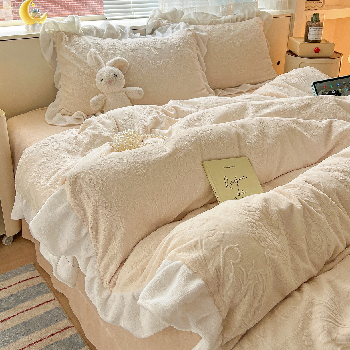 91家纺网 家纺一手货源 找家纺 （总）亿梵家居 2025新款法式花边款A类5D牛奶绒立体雕花四件套（提供买家秀）