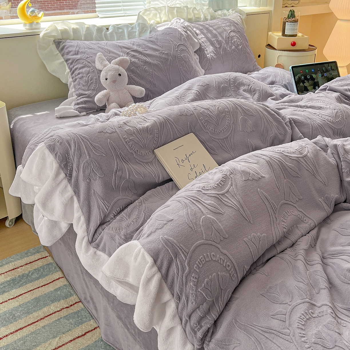 91家纺网 家纺一手货源 找家纺 （总）亿梵家居 2025新款法式花边款A类5D牛奶绒立体雕花四件套（提供买家秀）