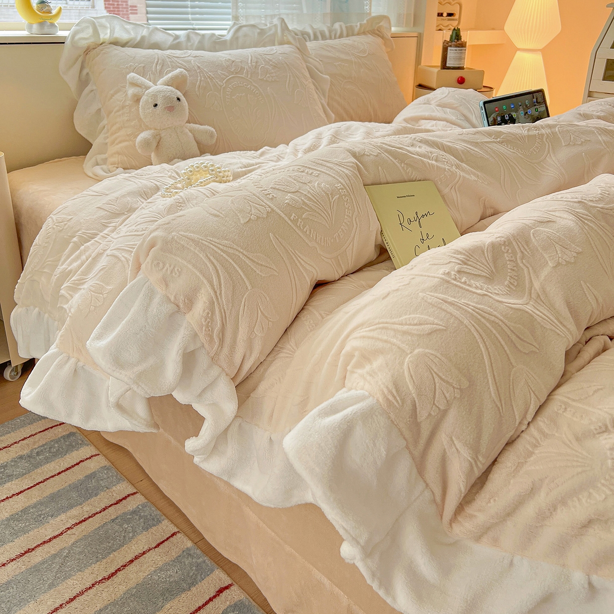 91家纺网 家纺一手货源 找家纺 （总）亿梵家居 2025新款法式花边款A类5D牛奶绒立体雕花四件套（提供买家秀）