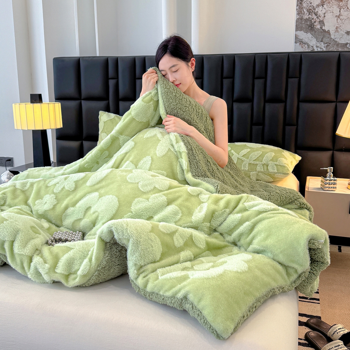 91家纺网 家纺一手货源 找家纺 枋梢家纺 2025新款亮丝兔毛绒兔毛提花暖居花漾羊羔绒 双层加厚保暖盖毯 居家午睡保暖毯 花漾-绿色