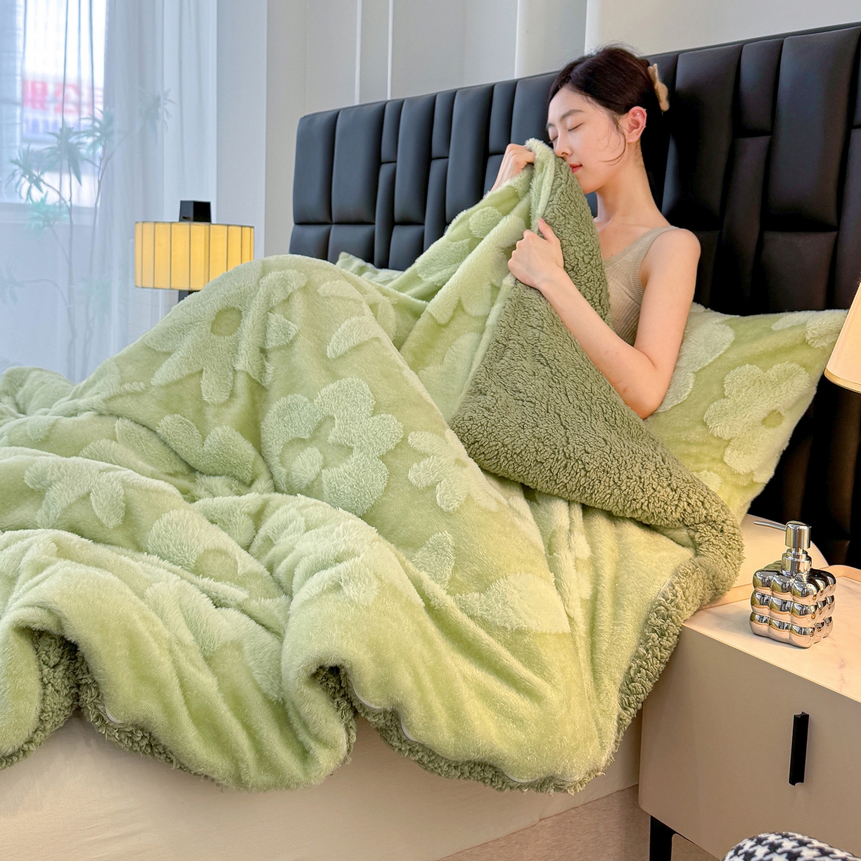 91家纺网 家纺一手货源 找家纺 枋梢家纺 2025新款亮丝兔毛绒兔毛提花暖居花漾羊羔绒 双层加厚保暖盖毯 居家午睡保暖毯 花漾-绿色