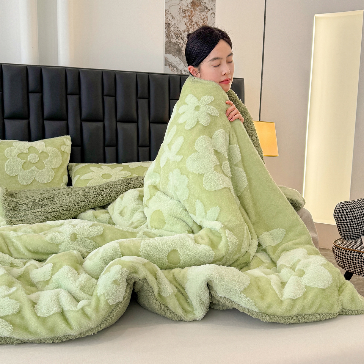 91家纺网 家纺一手货源 找家纺 枋梢家纺 2025新款亮丝兔毛绒兔毛提花暖居花漾羊羔绒 双层加厚保暖盖毯 居家午睡保暖毯 花漾-绿色