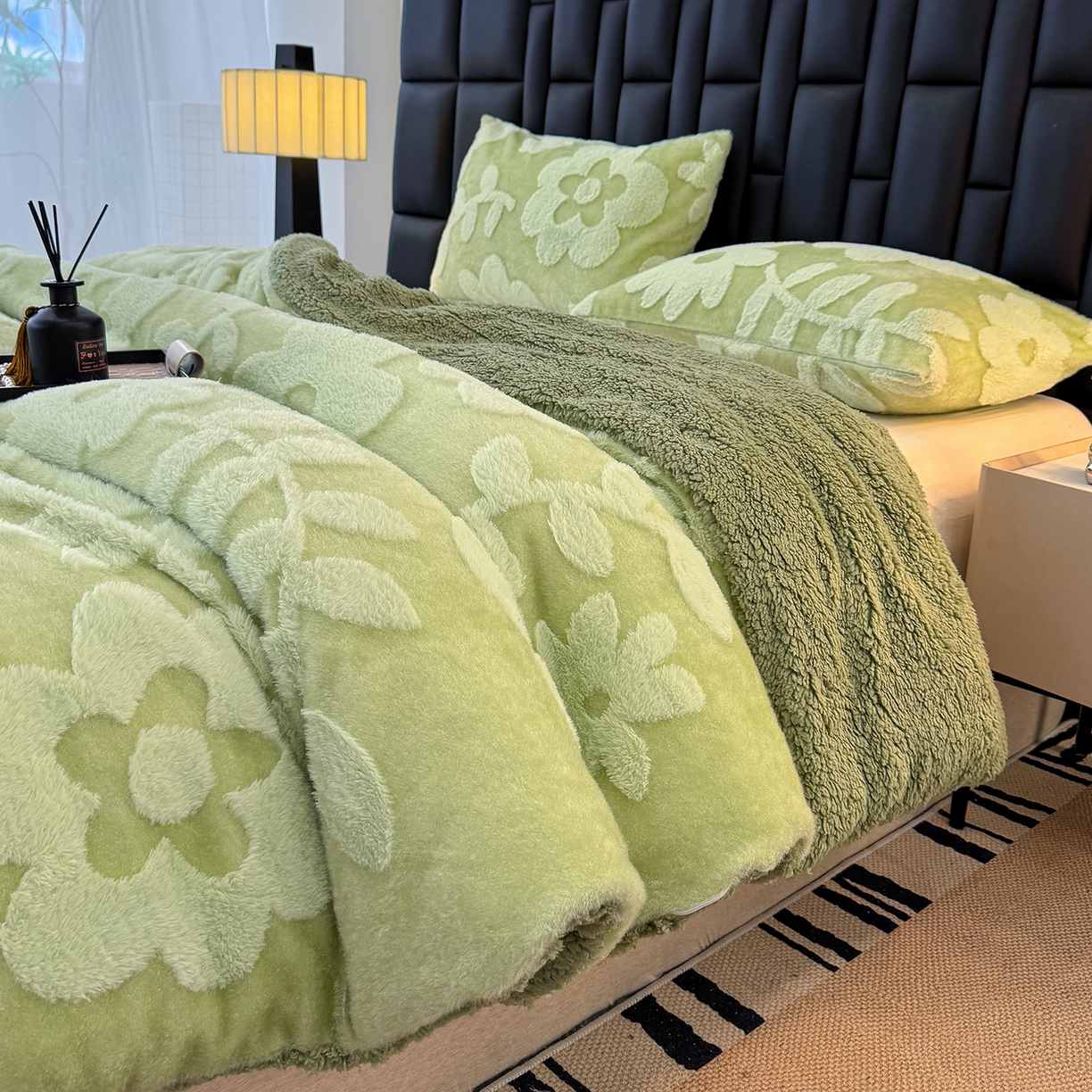 91家纺网 家纺一手货源 找家纺 枋梢家纺 2025新款亮丝兔毛绒兔毛提花暖居花漾羊羔绒 双层加厚保暖盖毯 居家午睡保暖毯 花漾-绿色