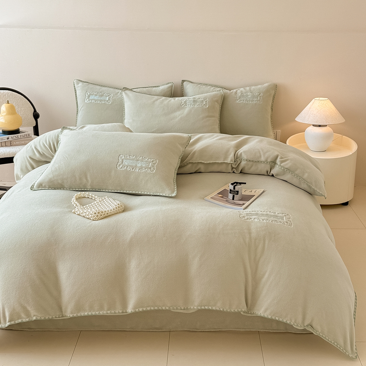 91家纺网 家纺一手货源 找家纺 懒猫家纺 2025新款A类贝壳绣纯色海獭绒四件套 清水绿