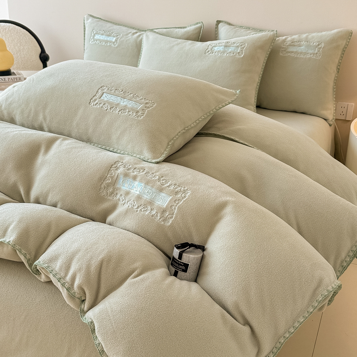 91家纺网 家纺一手货源 找家纺 懒猫家纺 2025新款A类贝壳绣纯色海獭绒四件套 清水绿