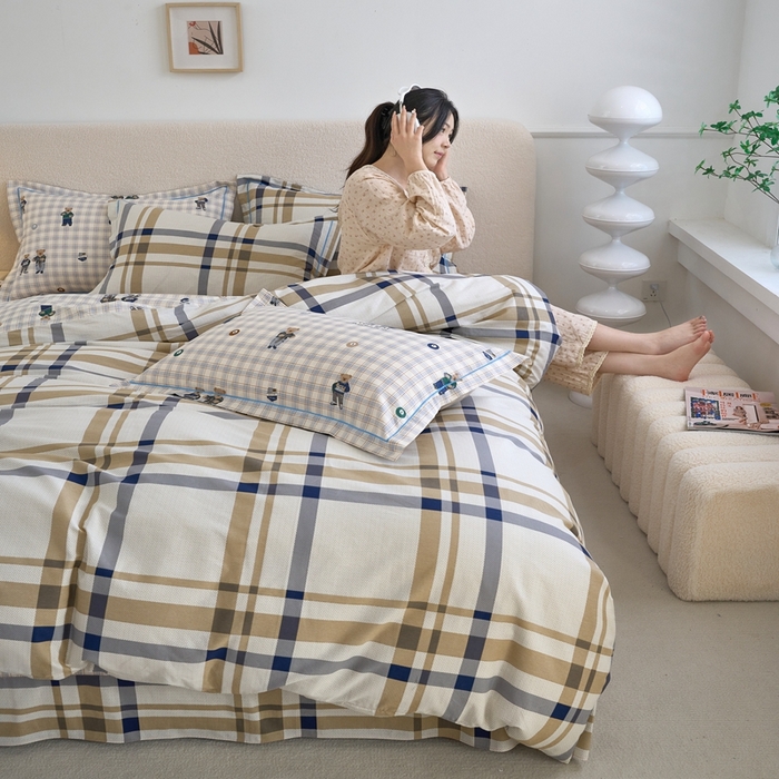 91家纺网 家纺一手货源 找家纺 三沁家居 2025新款全棉纯棉斜纹精梳长绒棉印花四件套 宝莉小熊