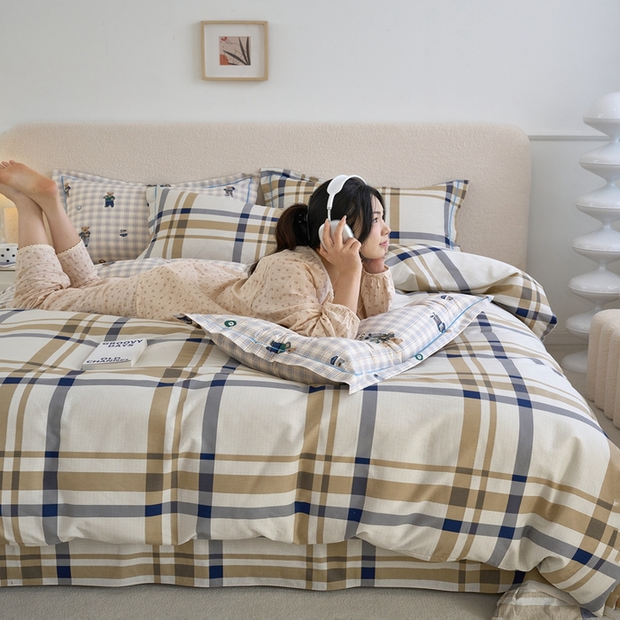 91家纺网 家纺一手货源 找家纺 三沁家居 2025新款全棉纯棉斜纹精梳长绒棉印花四件套 宝莉小熊