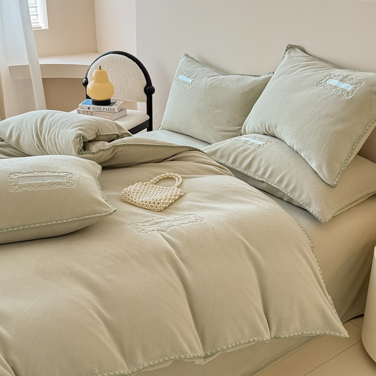 91家纺网 家纺一手货源 找家纺 懒猫家纺 2025新款A类贝壳绣纯色海獭绒四件套 清水绿