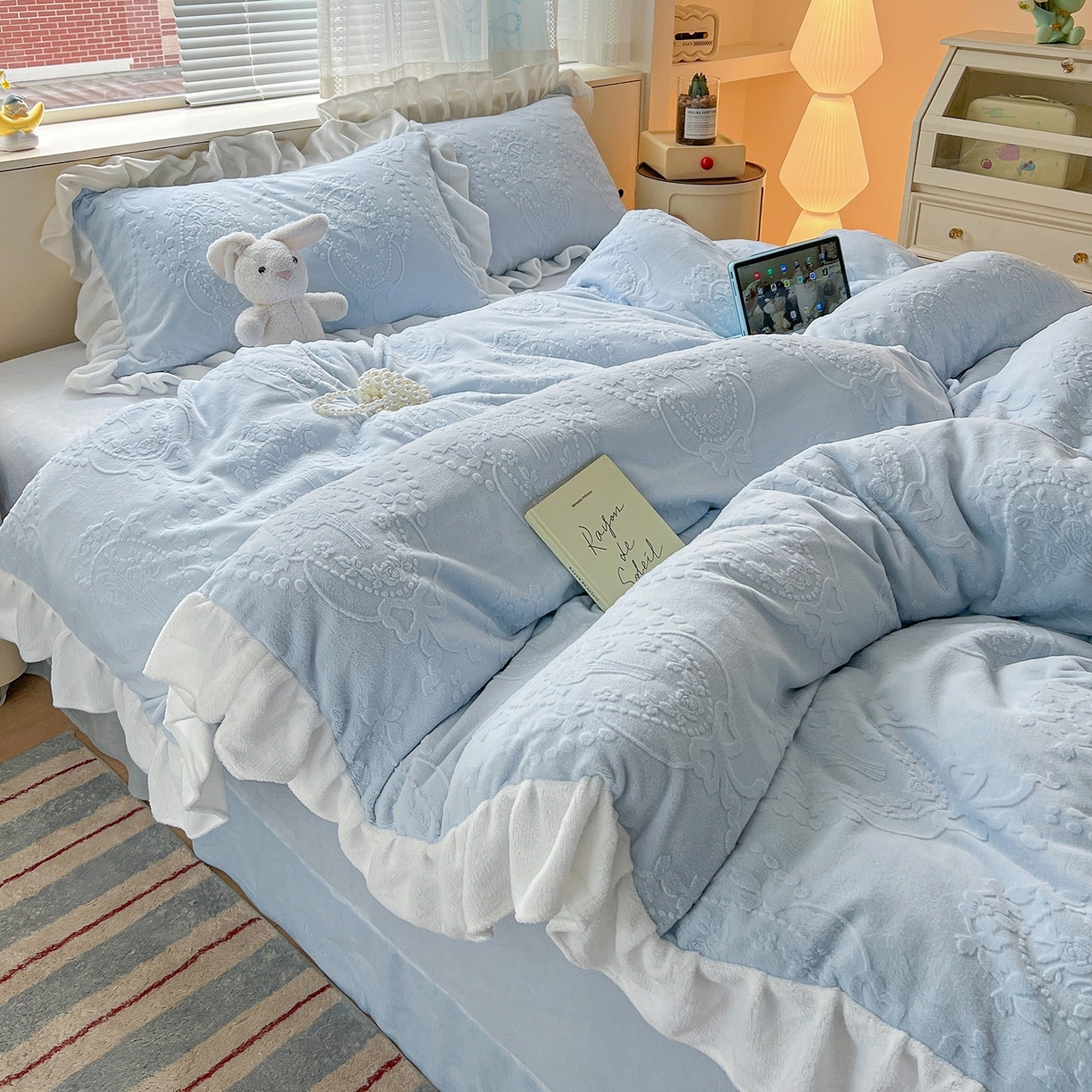 91家纺网 家纺一手货源 找家纺 （总）亿梵家居 2025新款法式花边款A类5D牛奶绒立体雕花四件套（提供买家秀）